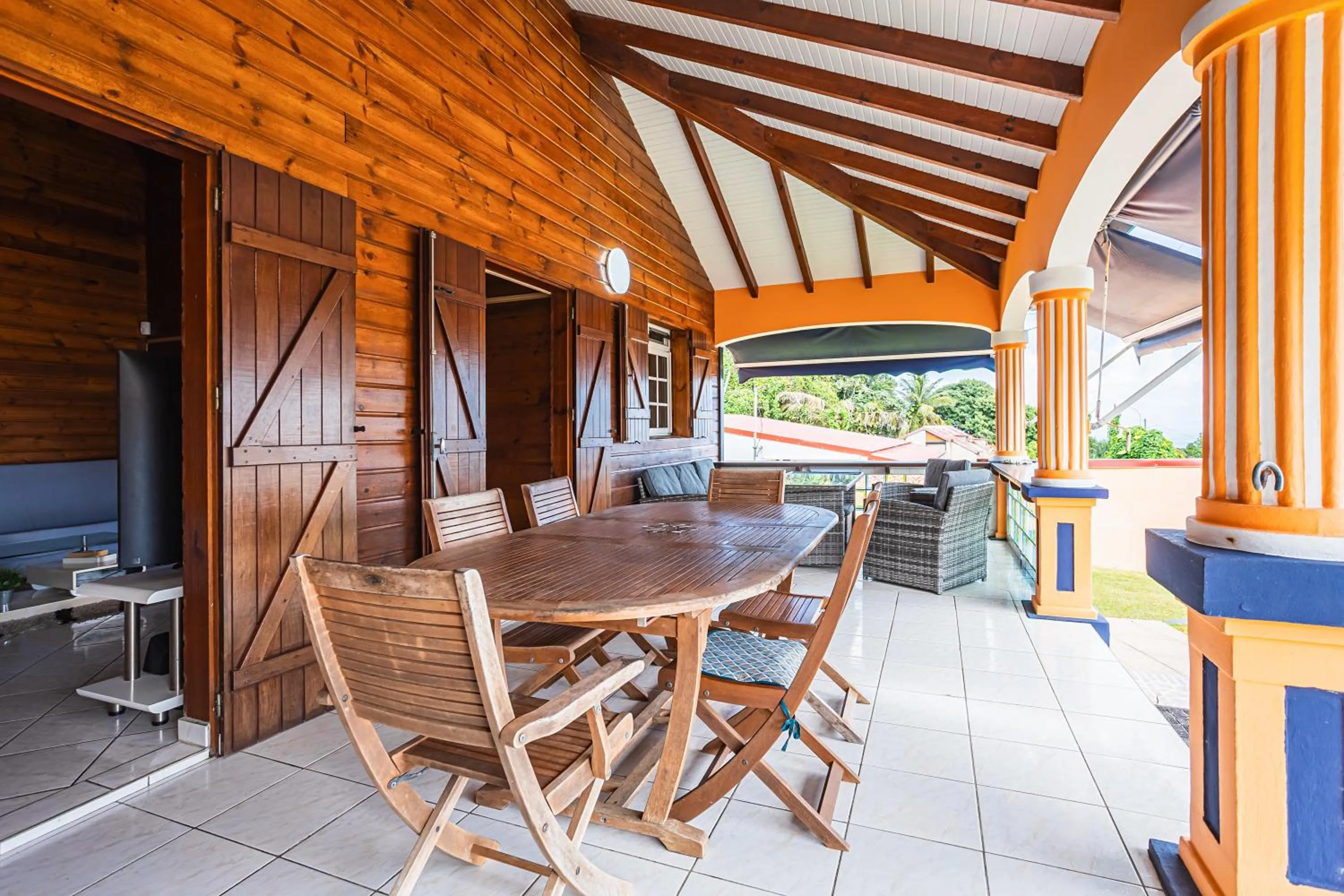 Patio in Villa Sofaia à sainte-rose, 9 pers, 3 chambres, vue mer et montagne, piscine privée