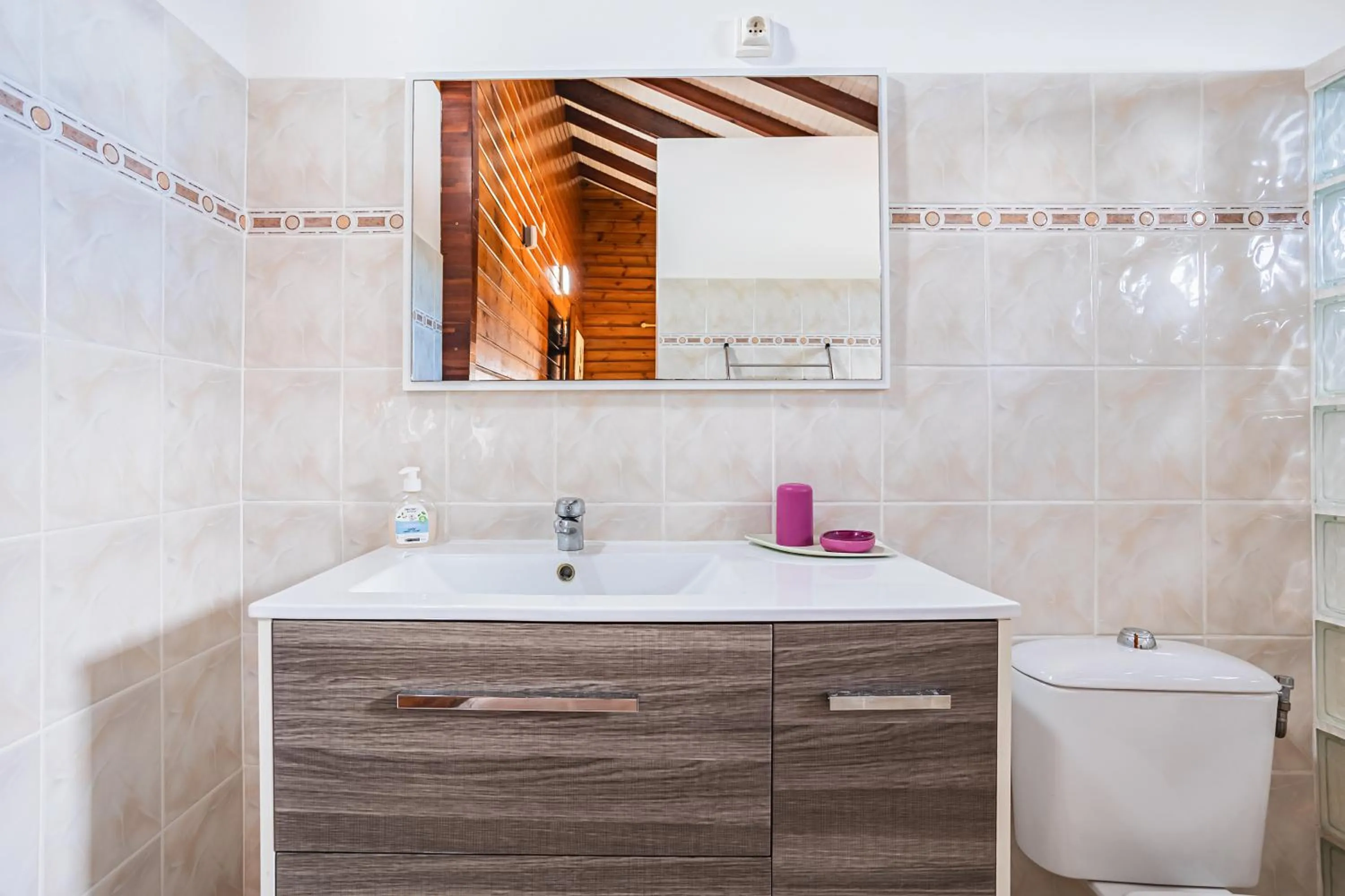 Toilet in Villa Sofaia à sainte-rose, 9 pers, 3 chambres, vue mer et montagne, piscine privée