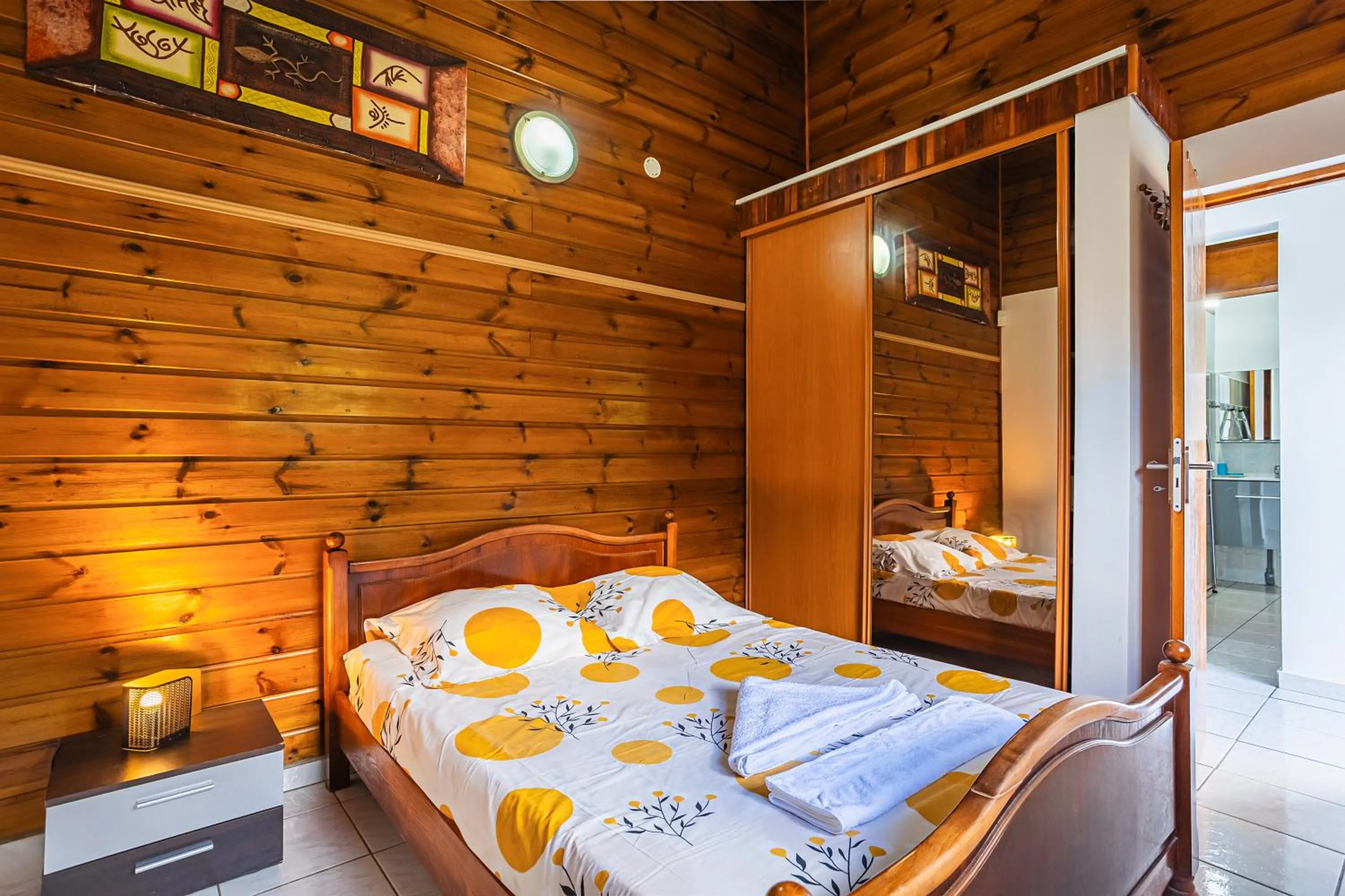 Bed in Villa Sofaia à sainte-rose, 9 pers, 3 chambres, vue mer et montagne, piscine privée
