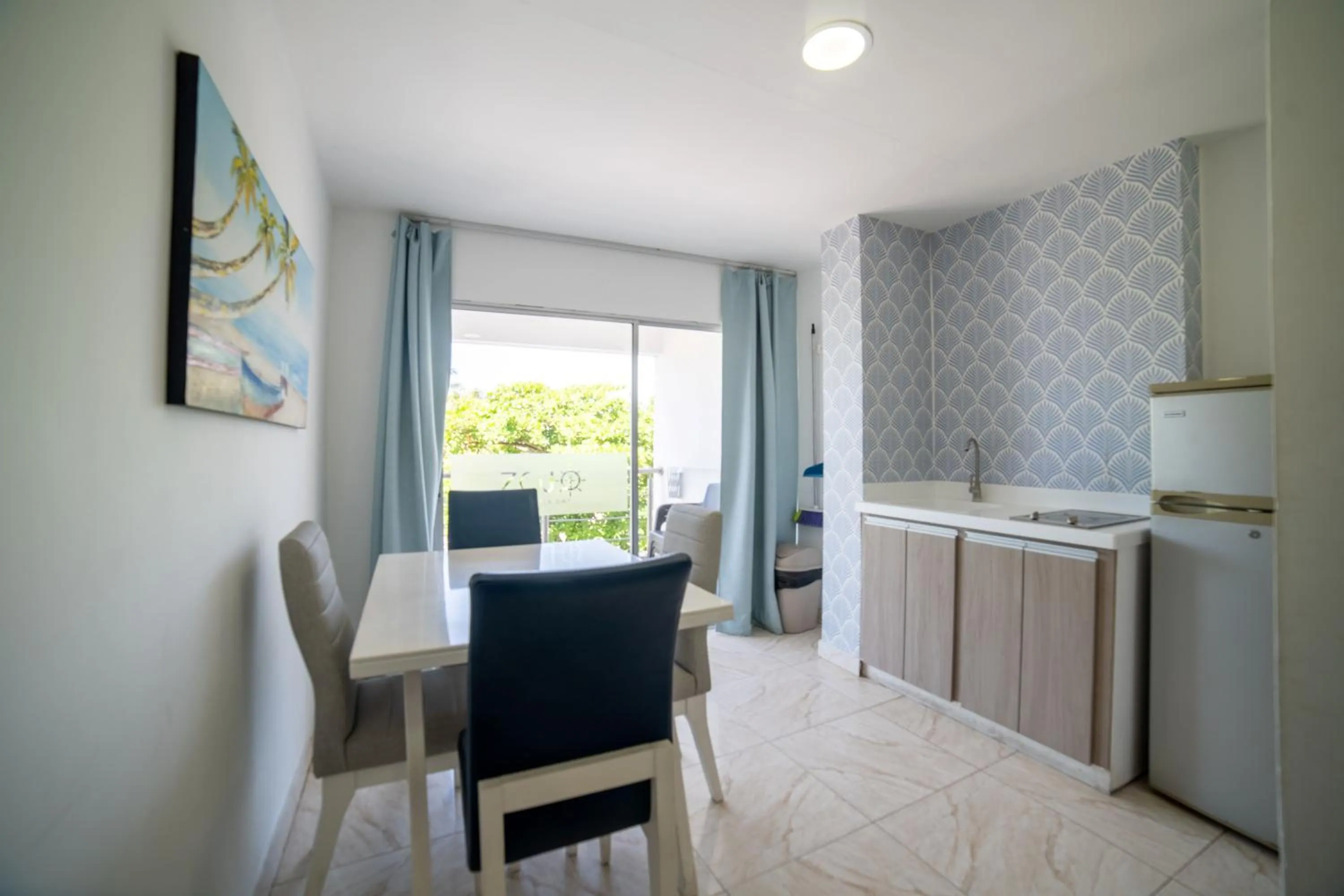Kitchen or kitchenette in ZOJO MARiNA BAY