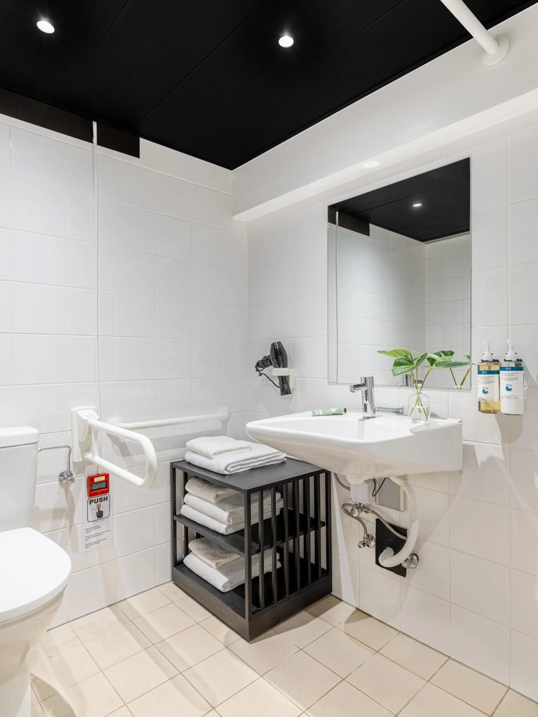 Toilet in Numa Brussels Royal Galleries