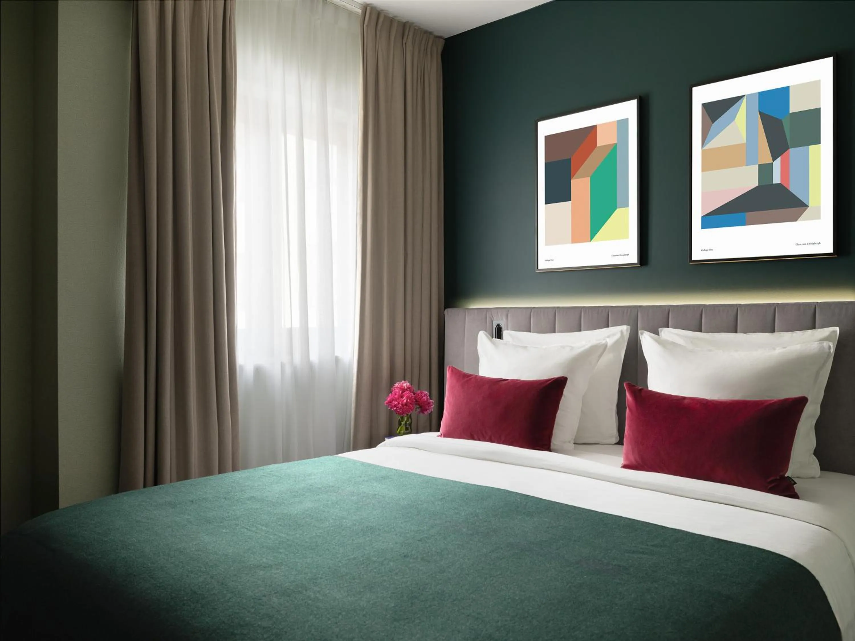 Photo of the whole room, Bed in Numa Brussels Royal Galleries