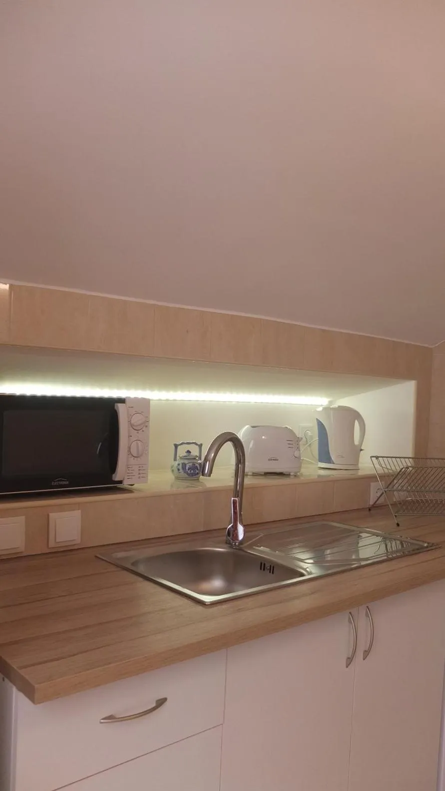 Kitchen or kitchenette in BN GHouse