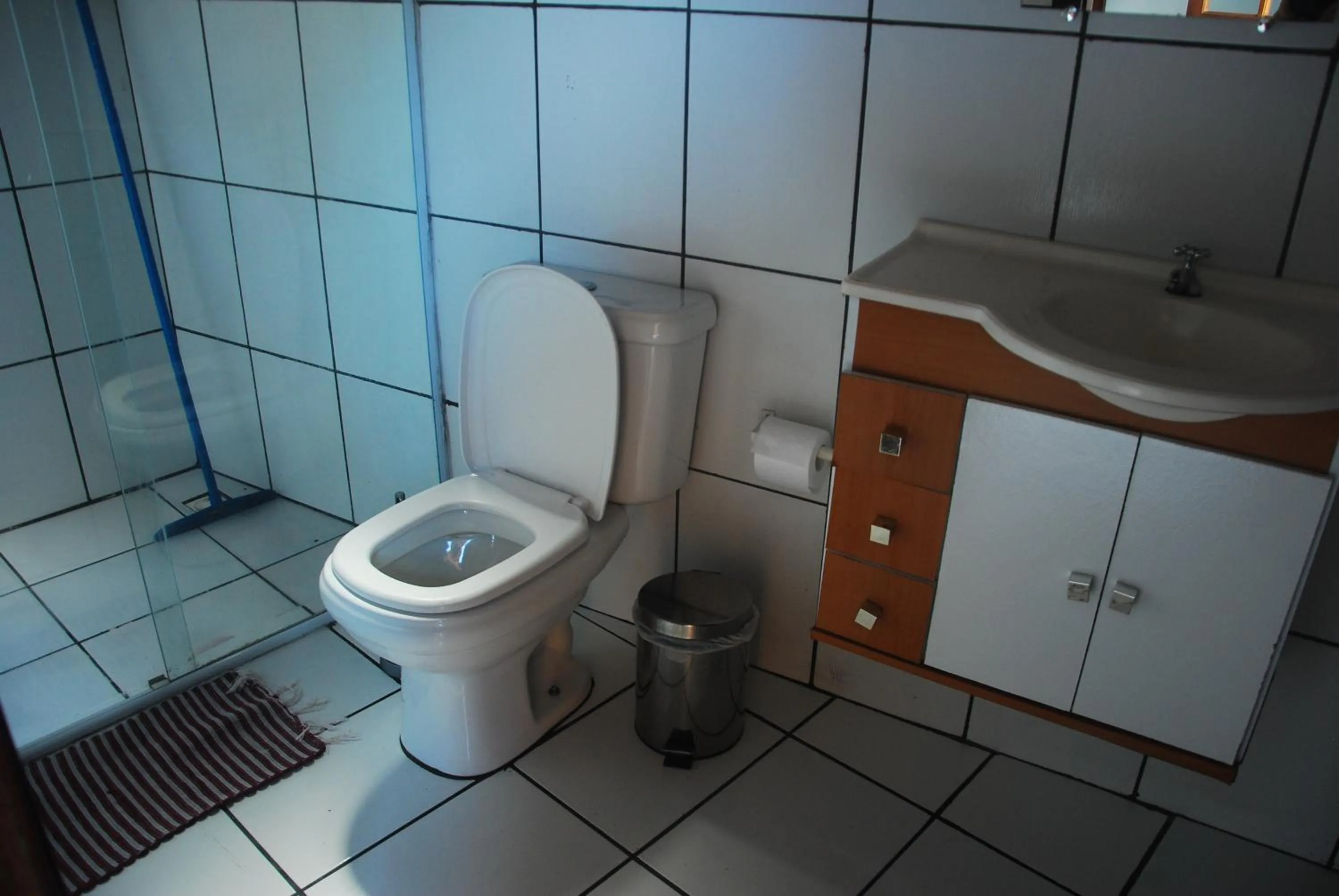 Bathroom in Samblumba Hostel Trindade