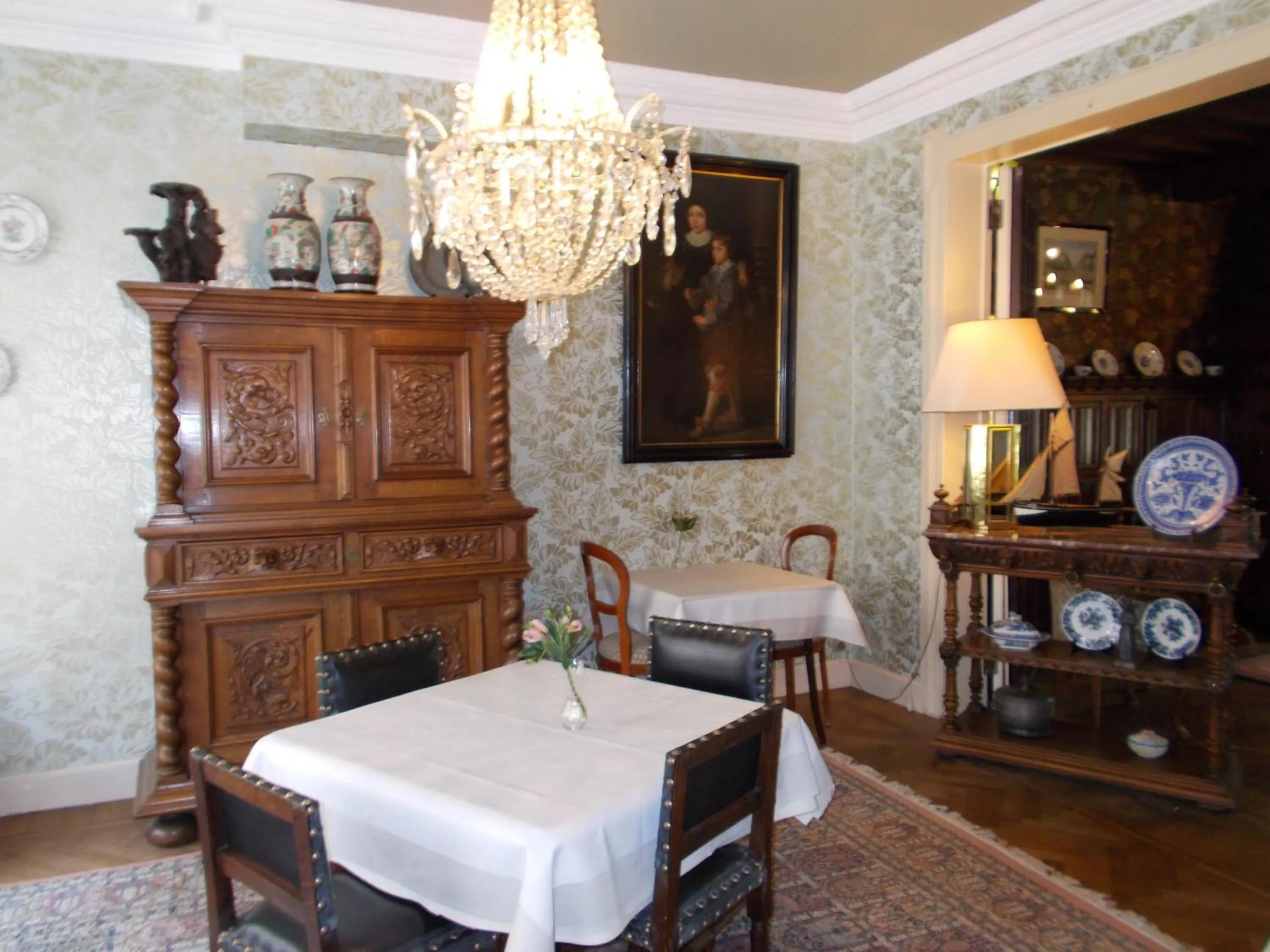 Restaurant/places to eat in Hotel Manitoba