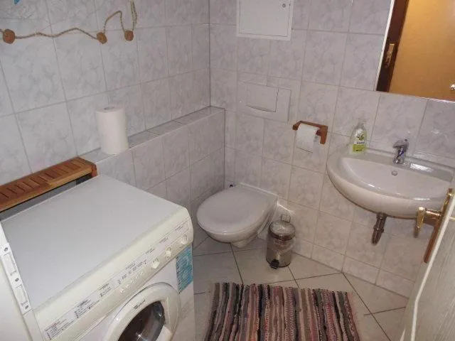 Sehr-schoene-4-Raum-Maisonette-Fewo-mit-110qm-Balkon-zentral-preiswert-T7