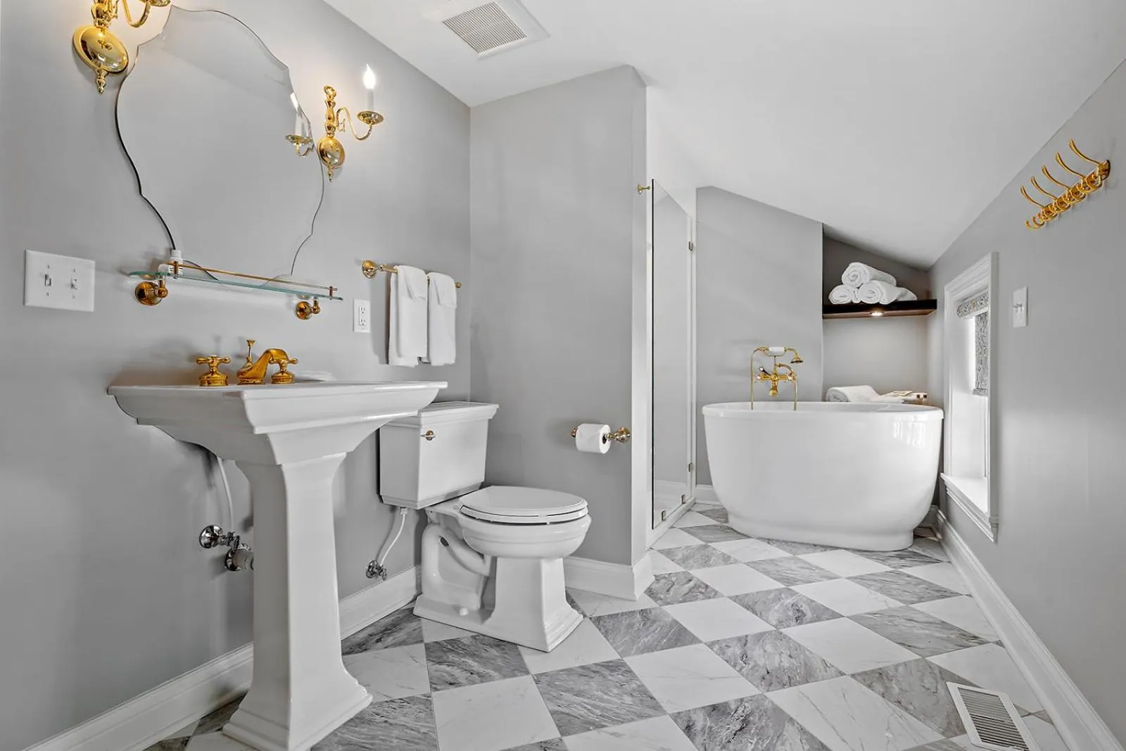 Bathroom in The Rochester Inn