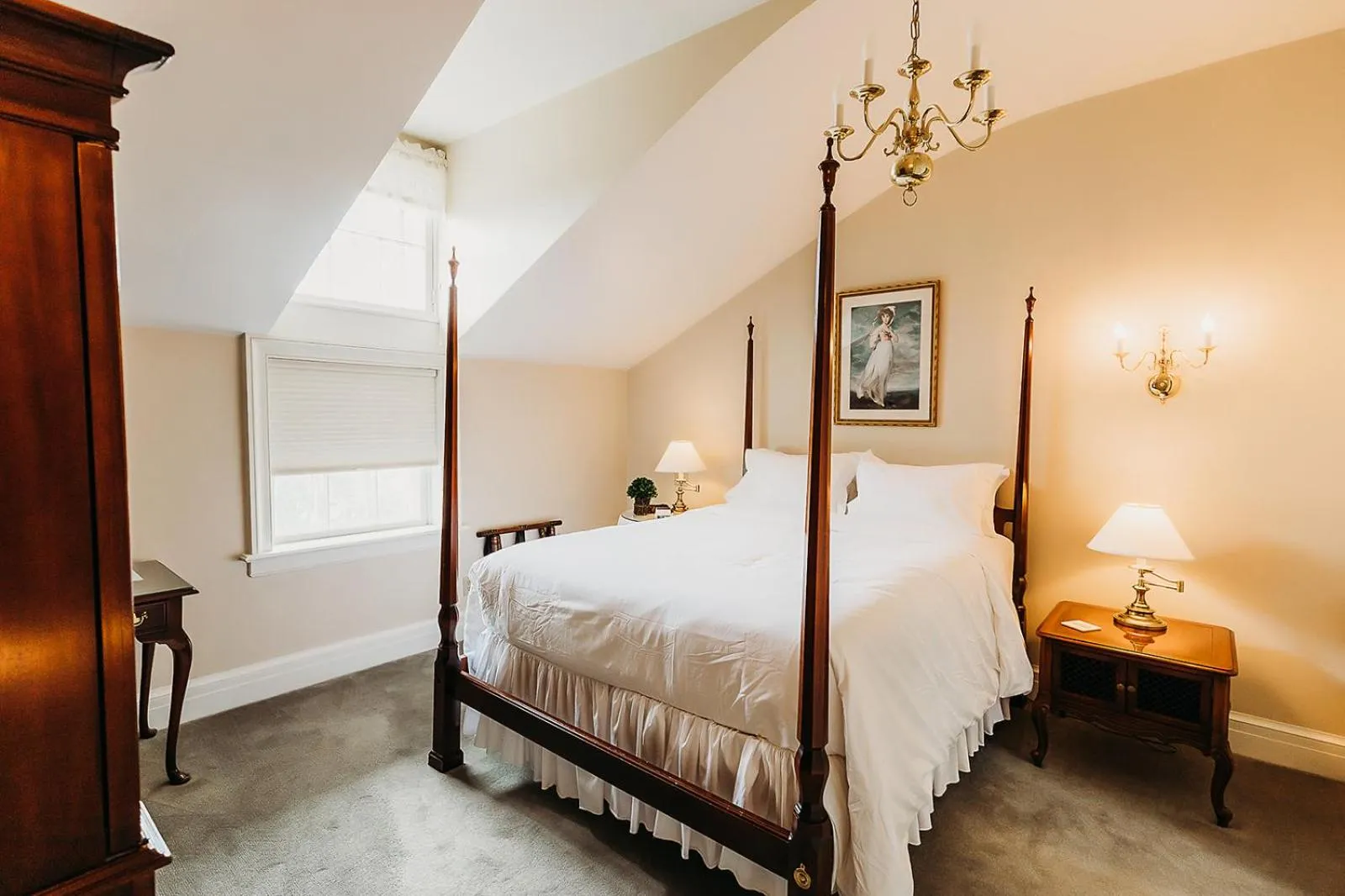 Bed in The Rochester Inn