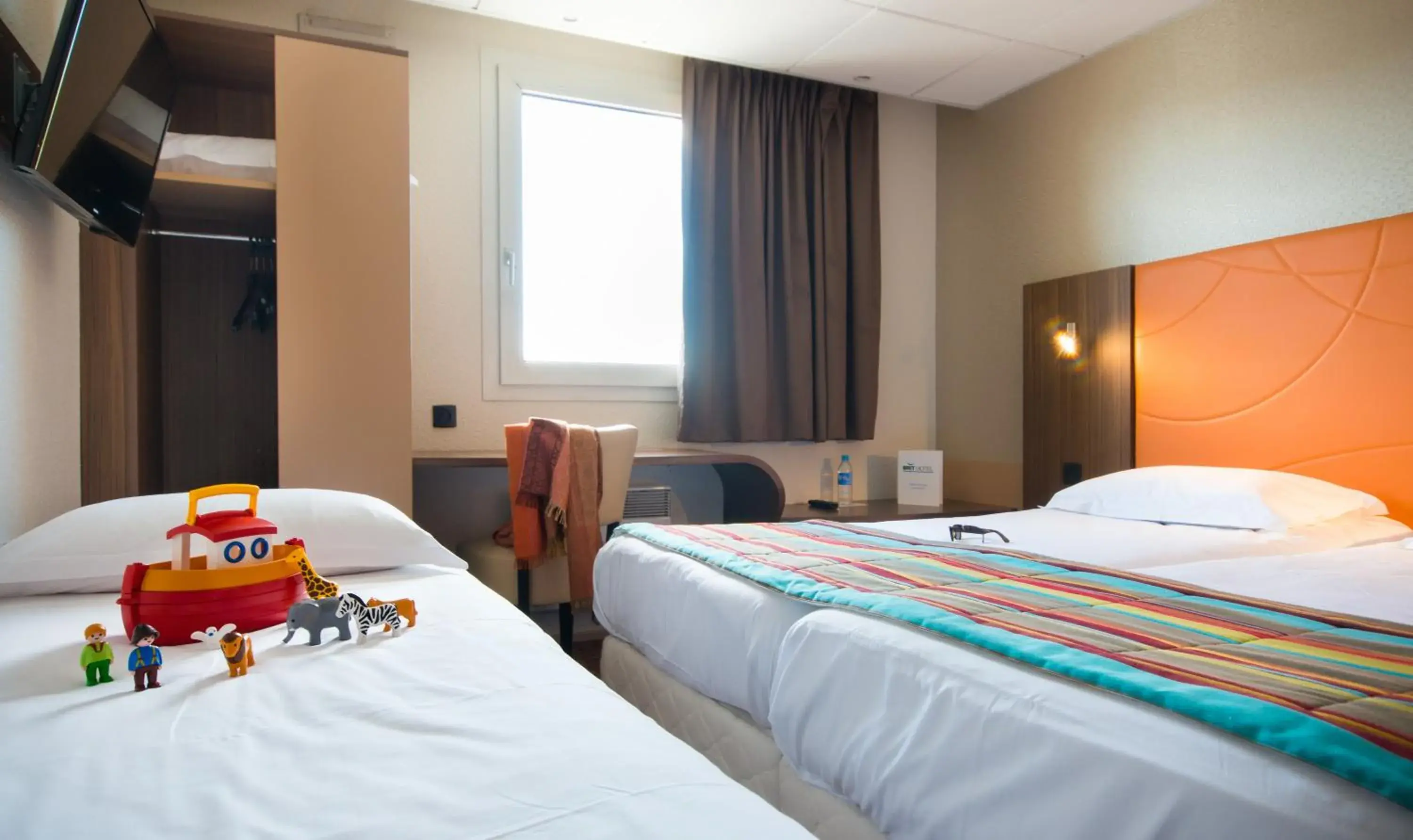 Triple Room with 3 Beds in Brit Hotel Le Kerann Nantes St Herblain - Zac De La Lorie Triple Room with 3 Beds in Brit Hotel Le Kerann Nantes St Herblain - Zac De La Lorie