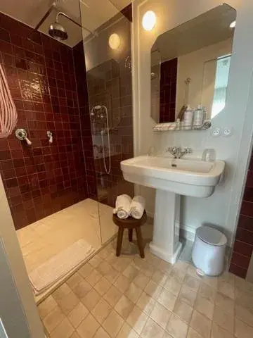 Comfort Room in Hotel Villa Bonnie Comfort Room in Hotel Villa Bonnie