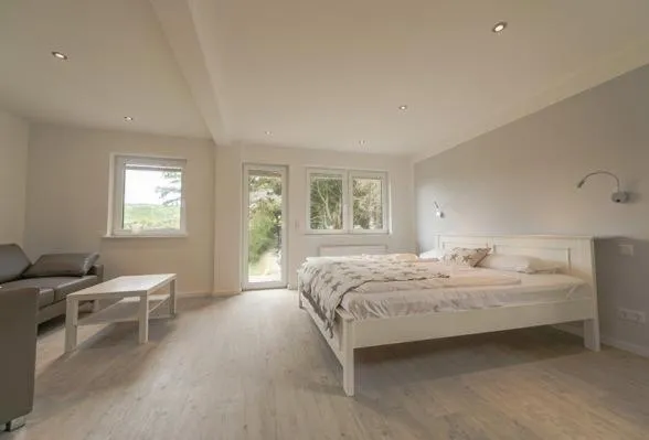 Bed in Gartenwohnung-Landhaus-Tadsen
