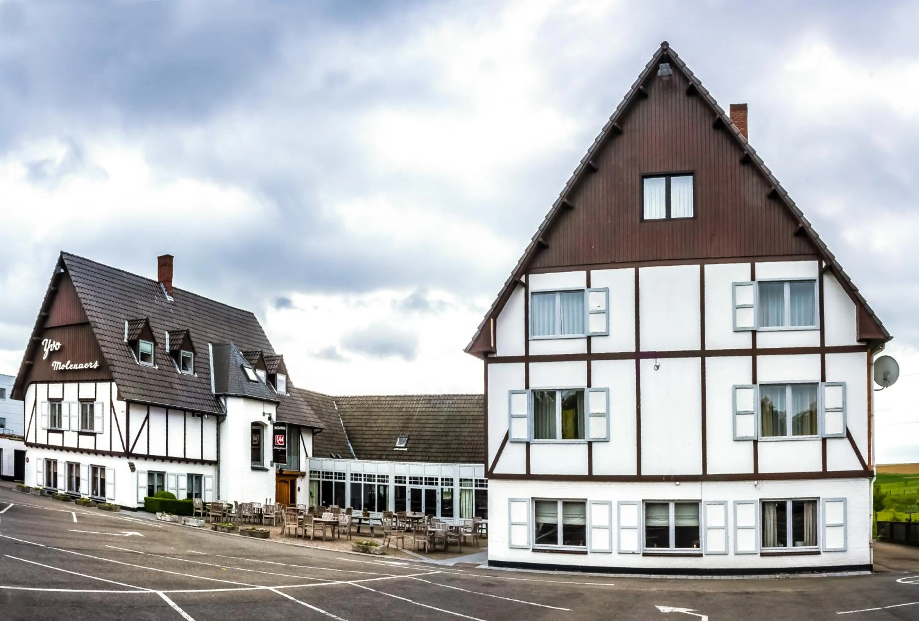 Property building in Hotel Malpertuus