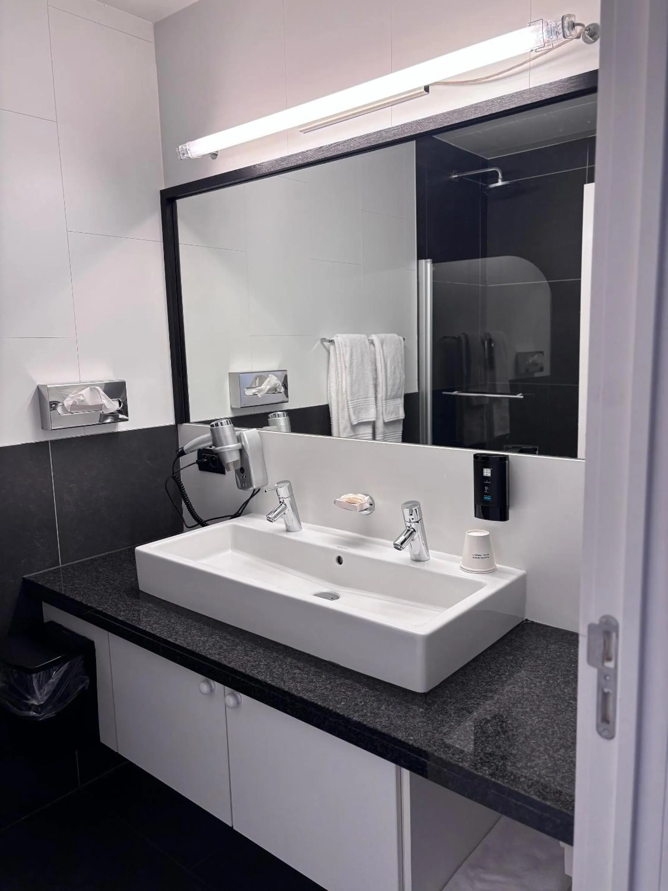 Bathroom in Hotel Orchidee