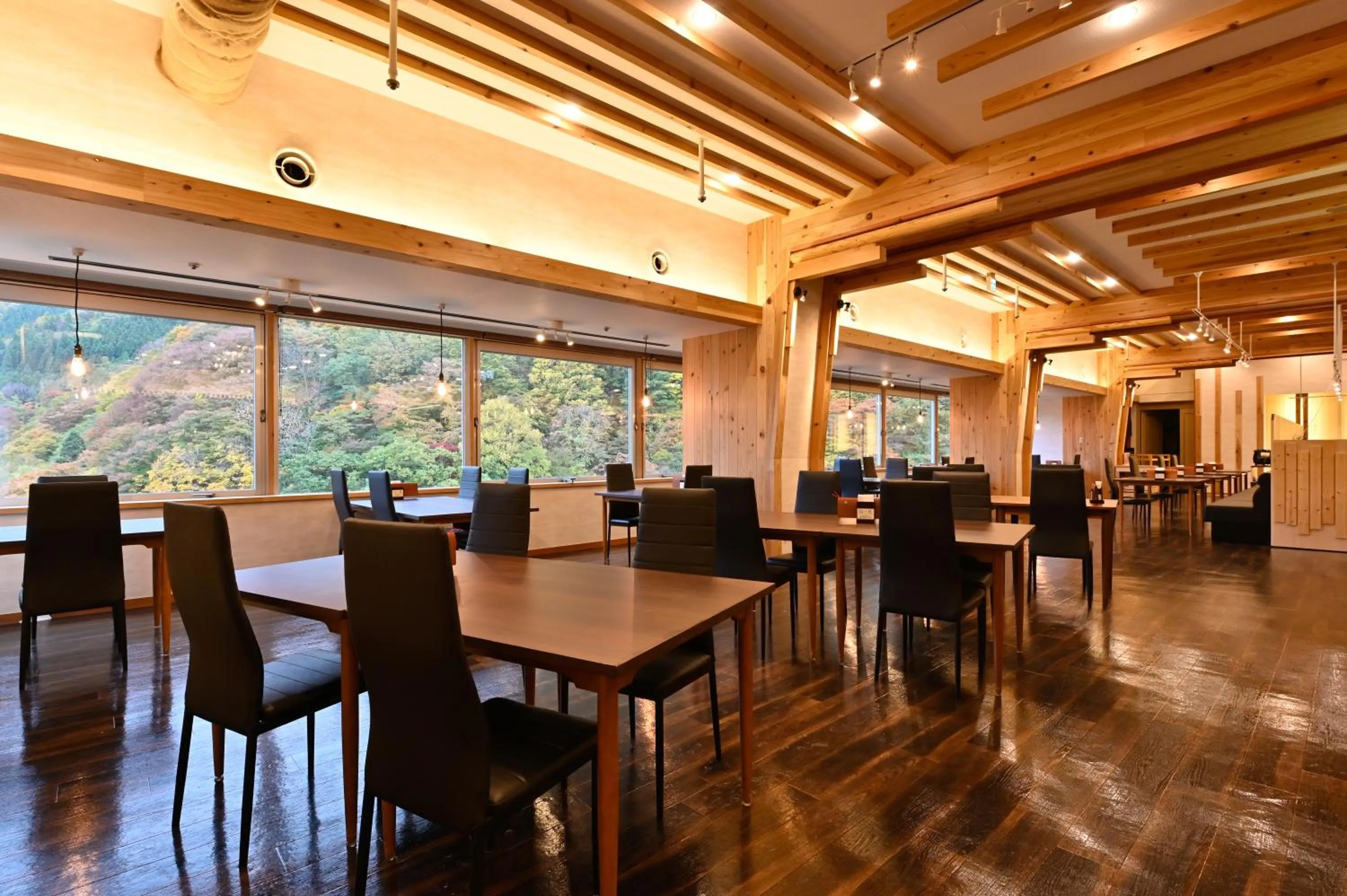 Restaurant/places to eat in Yuze Hotel