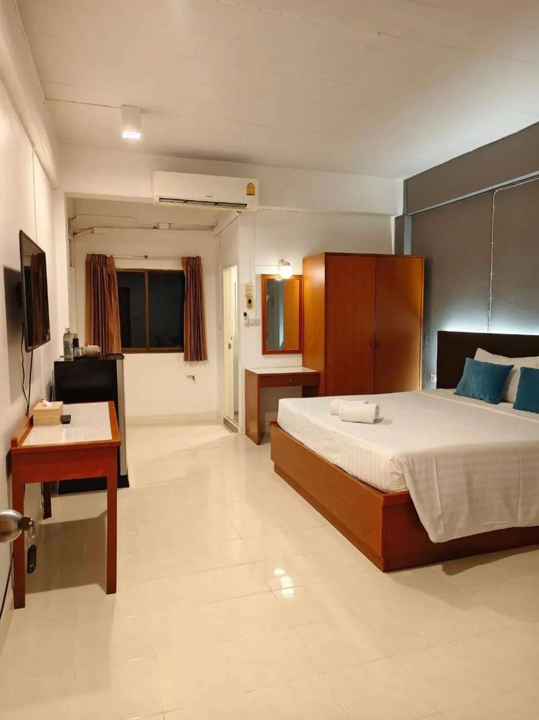 Bedroom, Bed in Smile Court Pattaya by Mike Group