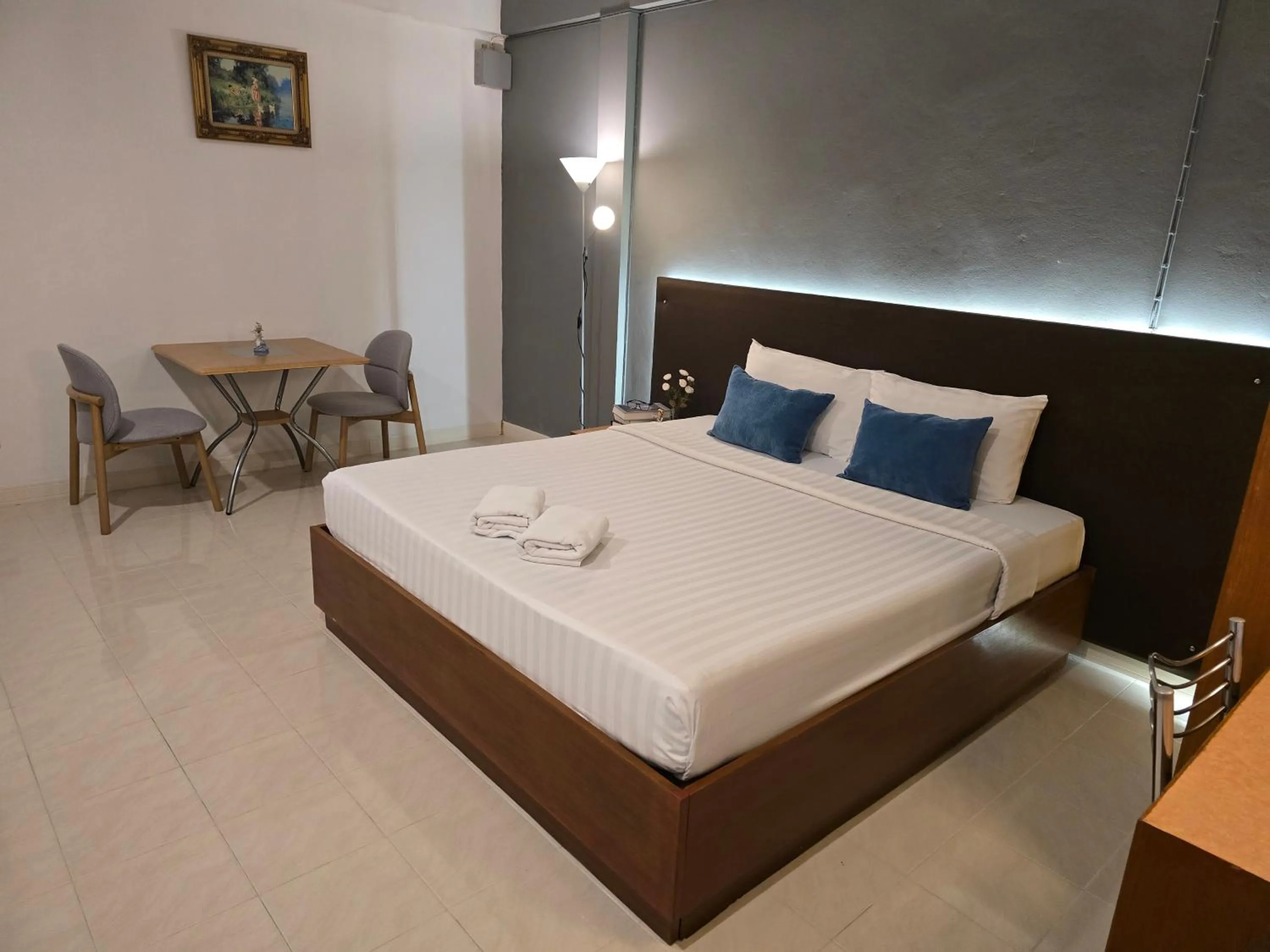 Bedroom, Bed in House Hotel Walking Street Pattaya