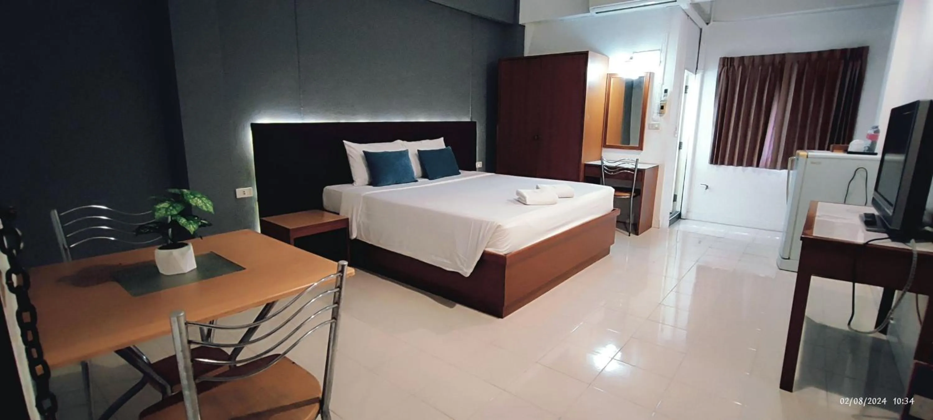 Bed in Smile Court Pattaya by Mike Group