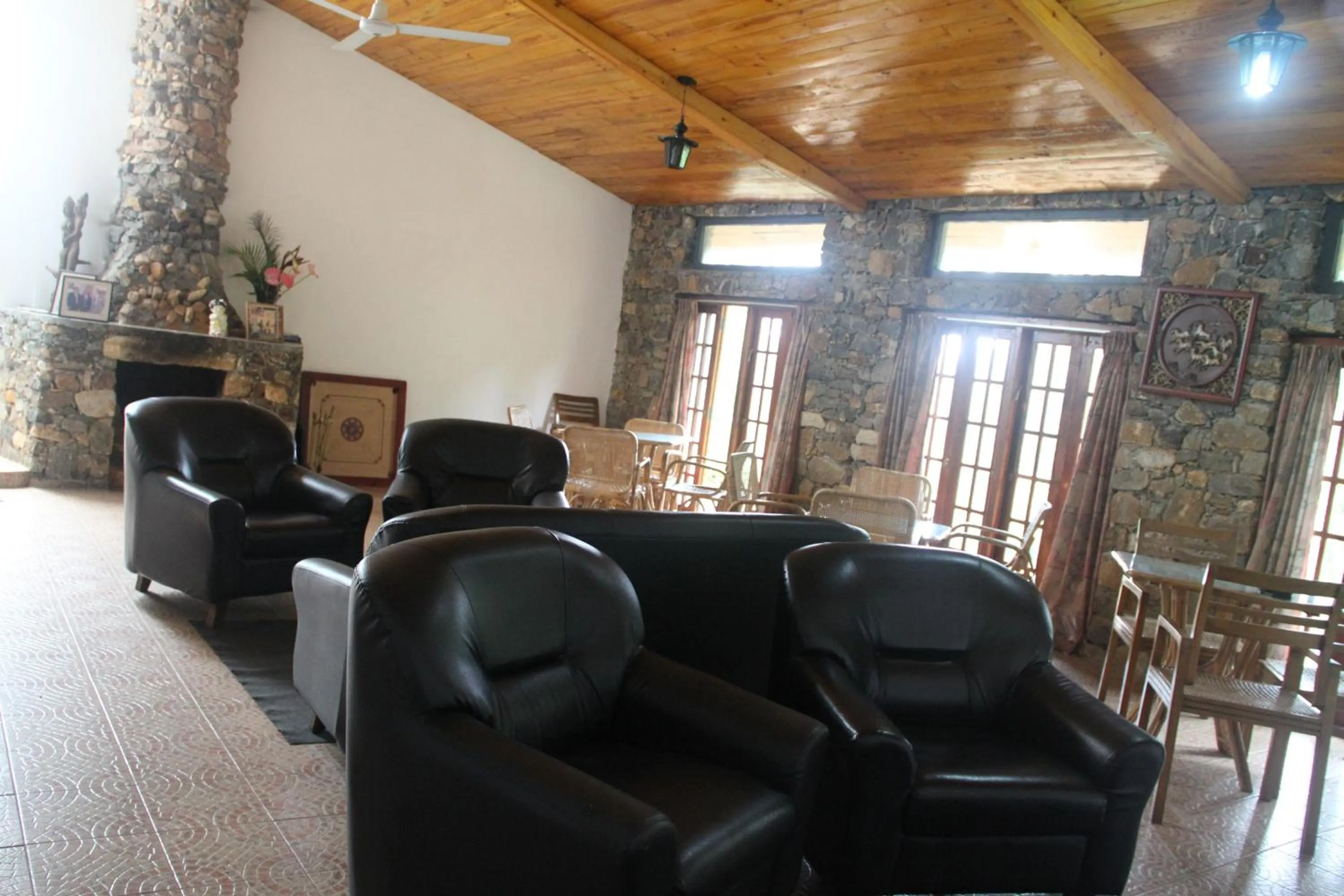 Communal lounge/ TV room in Maskeli Oya Family Park