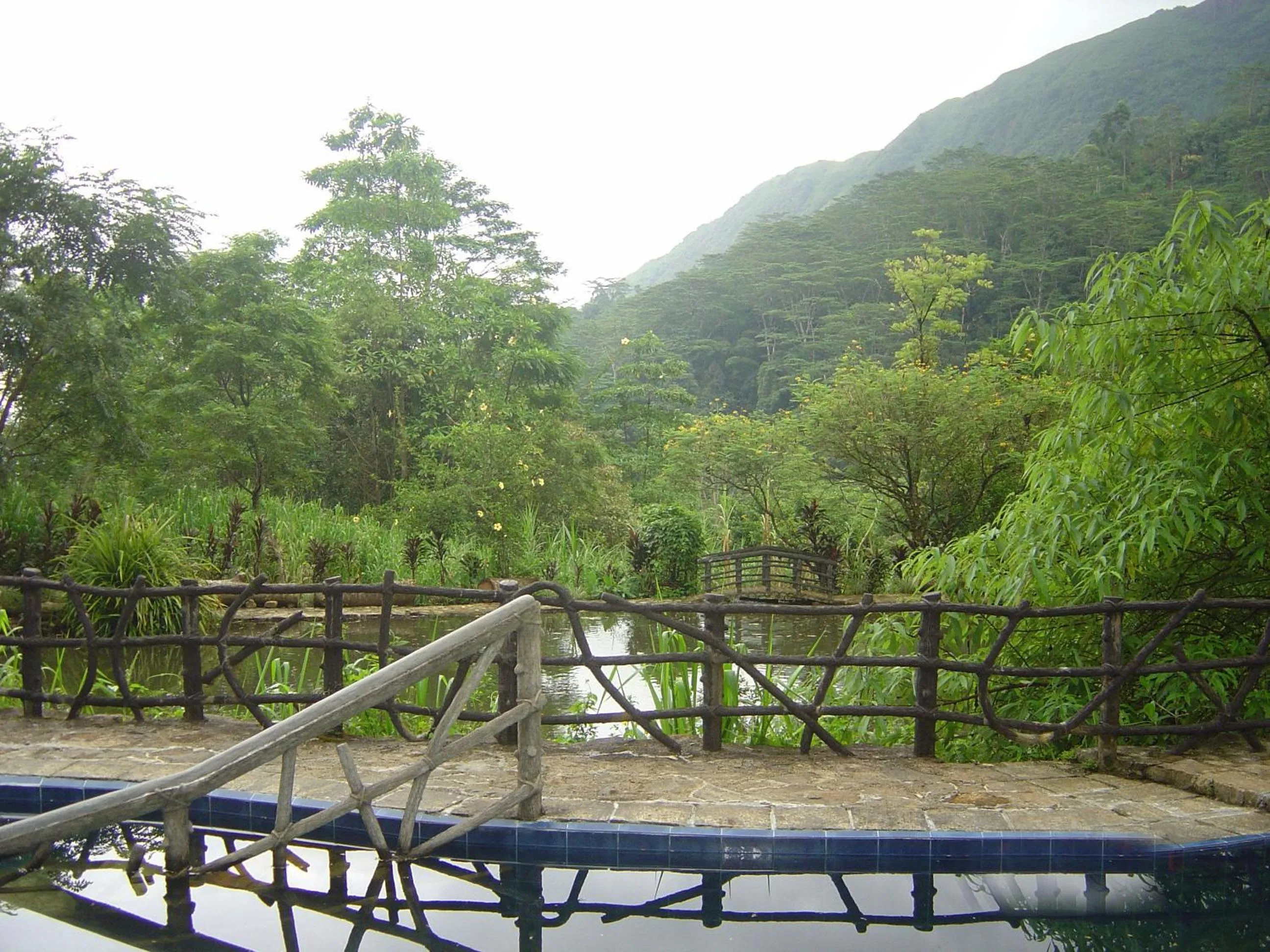 Swimming pool in Maskeli Oya Family Park