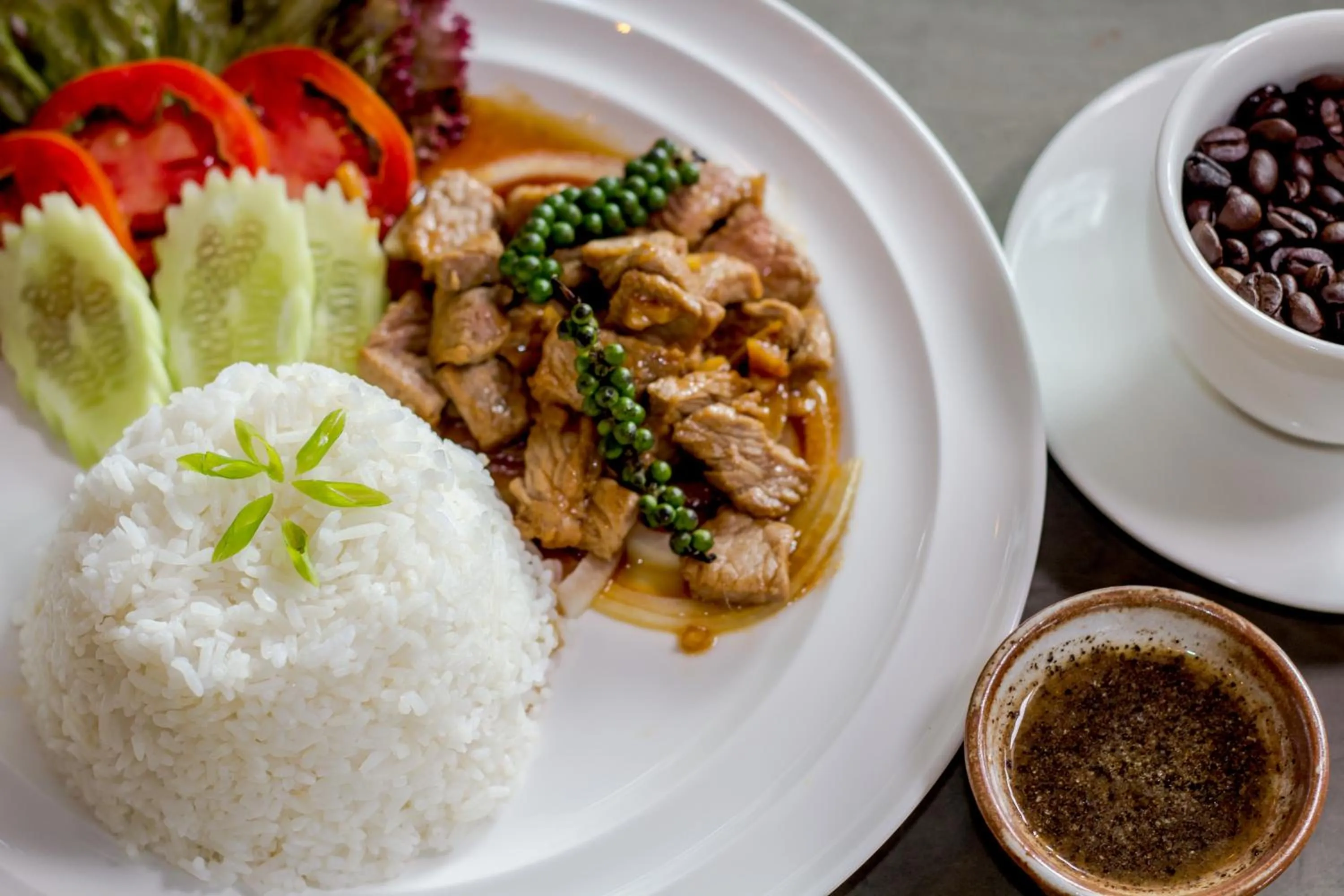 Restaurant/places to eat in Le Water Villa