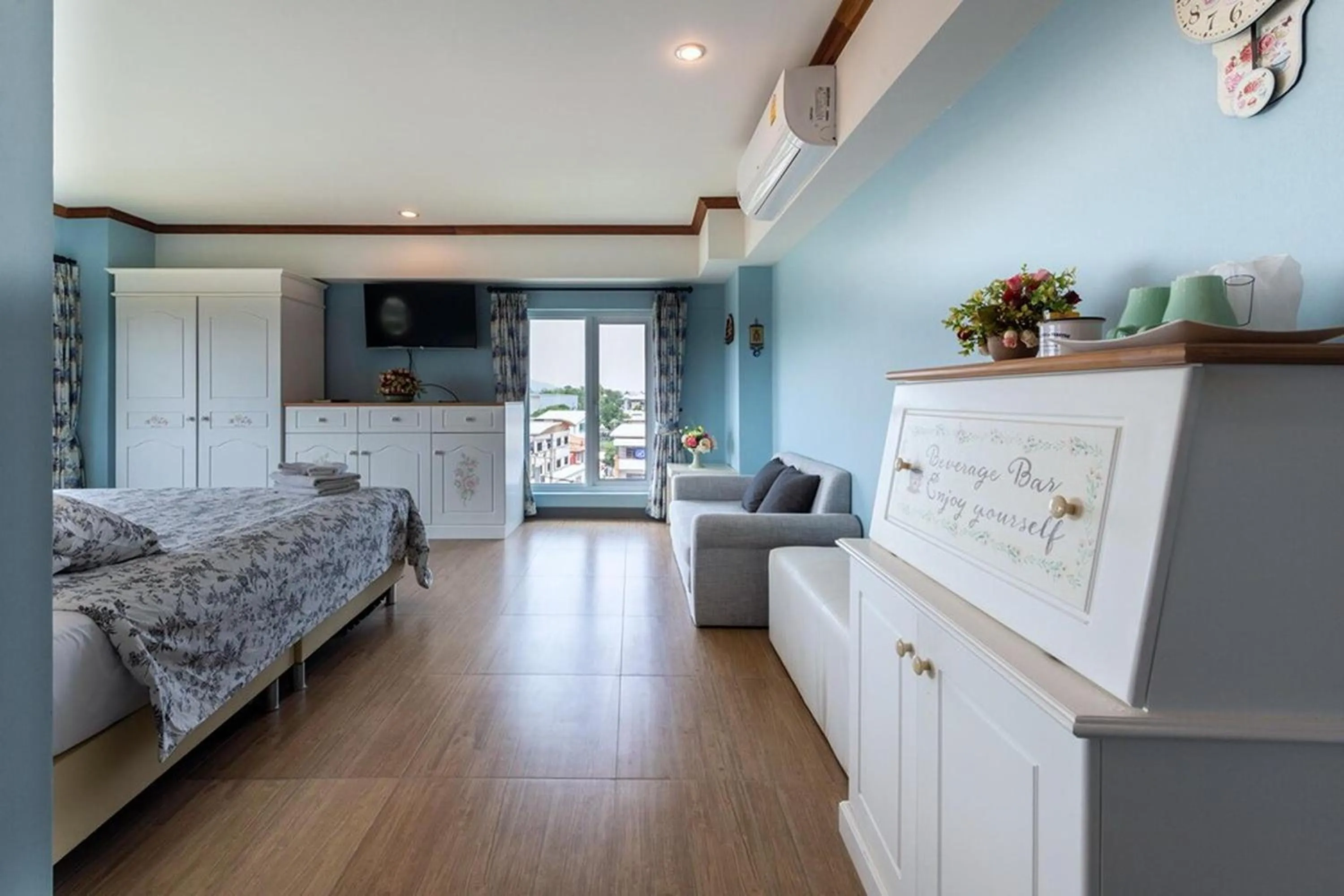 Bedroom, Bed in The Lilly Hotel