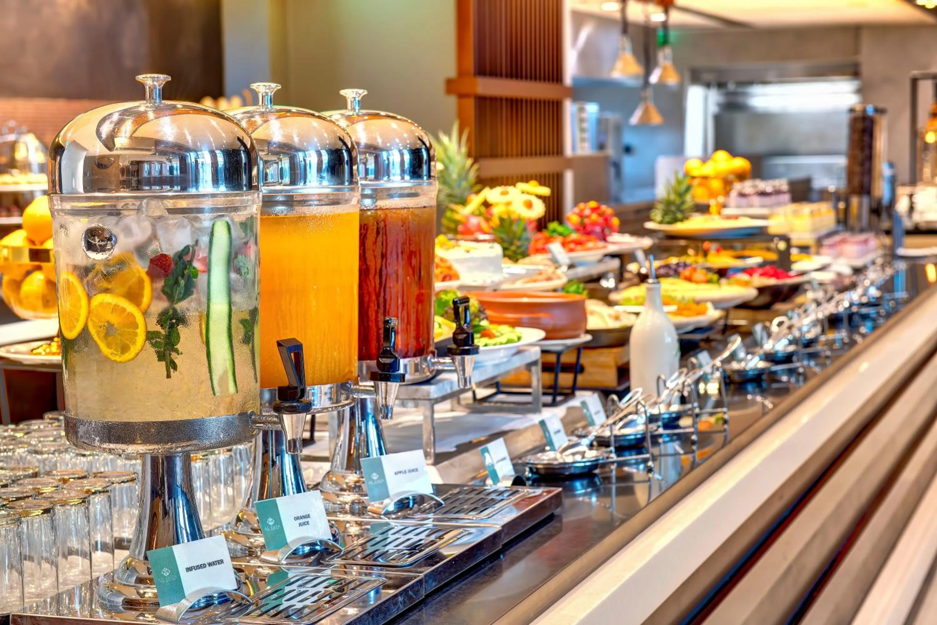 Restaurant/places to eat in Metropolitan Hotel Dubai