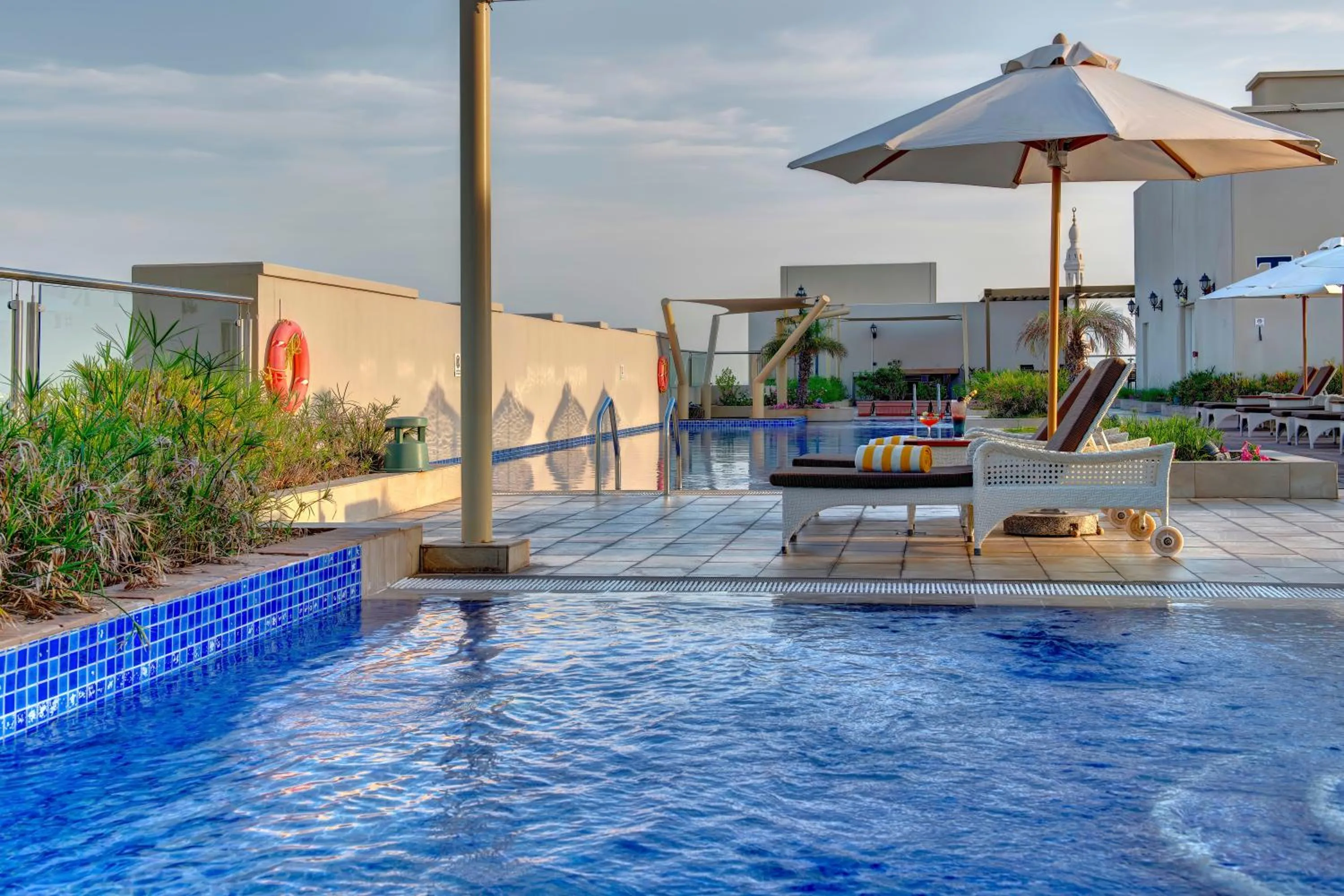 Swimming pool in Metropolitan Hotel Dubai