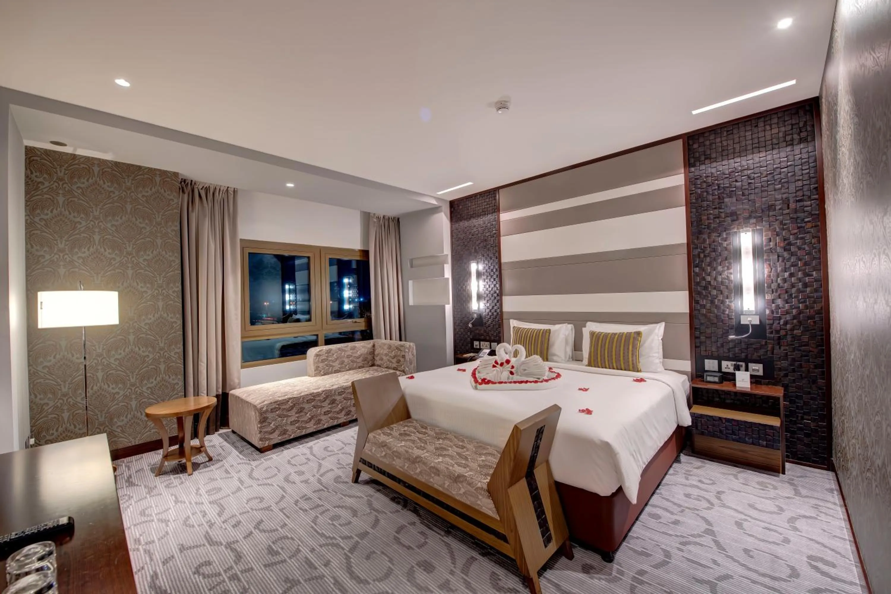 Bed in Metropolitan Hotel Dubai