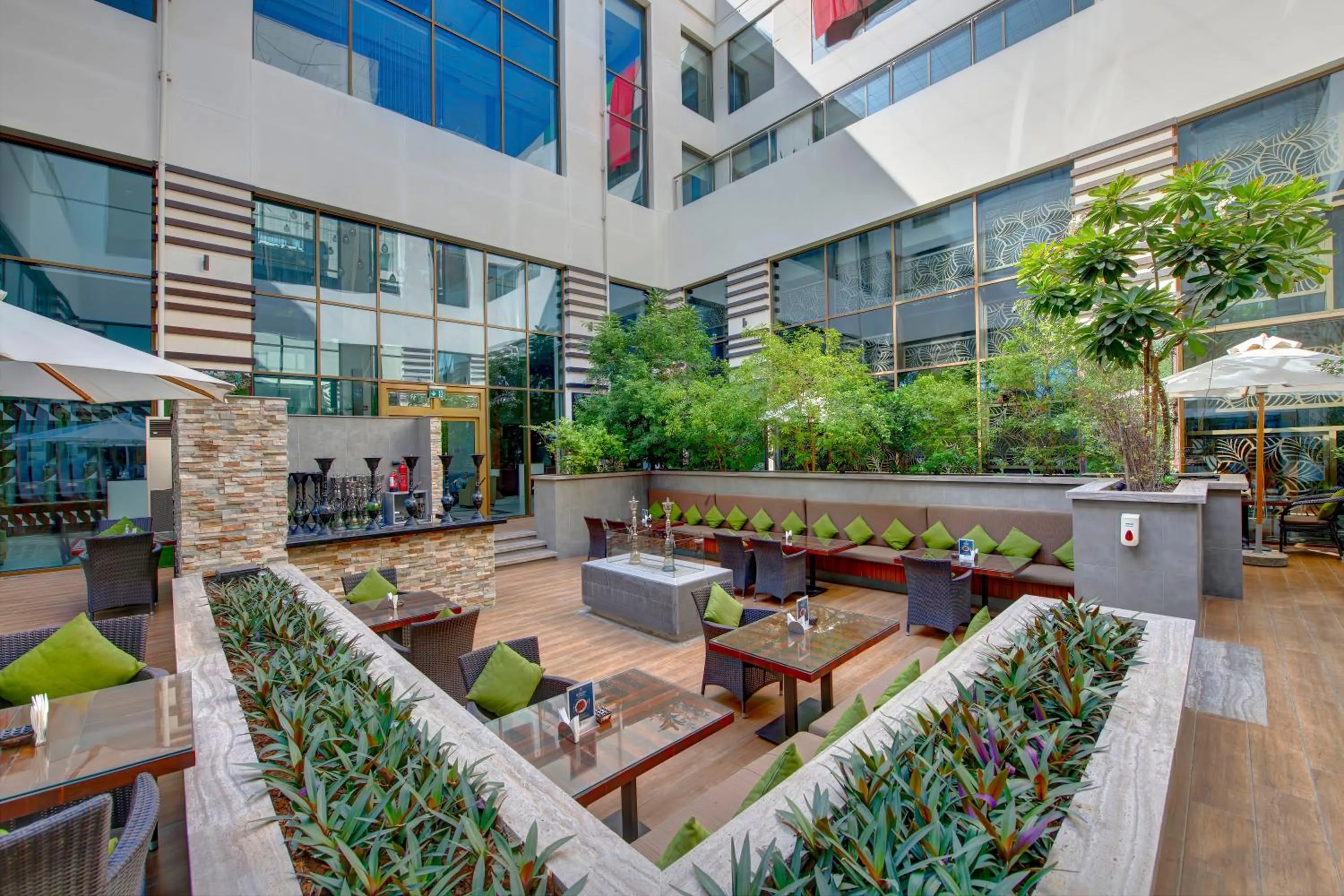 Restaurant/places to eat in Metropolitan Hotel Dubai