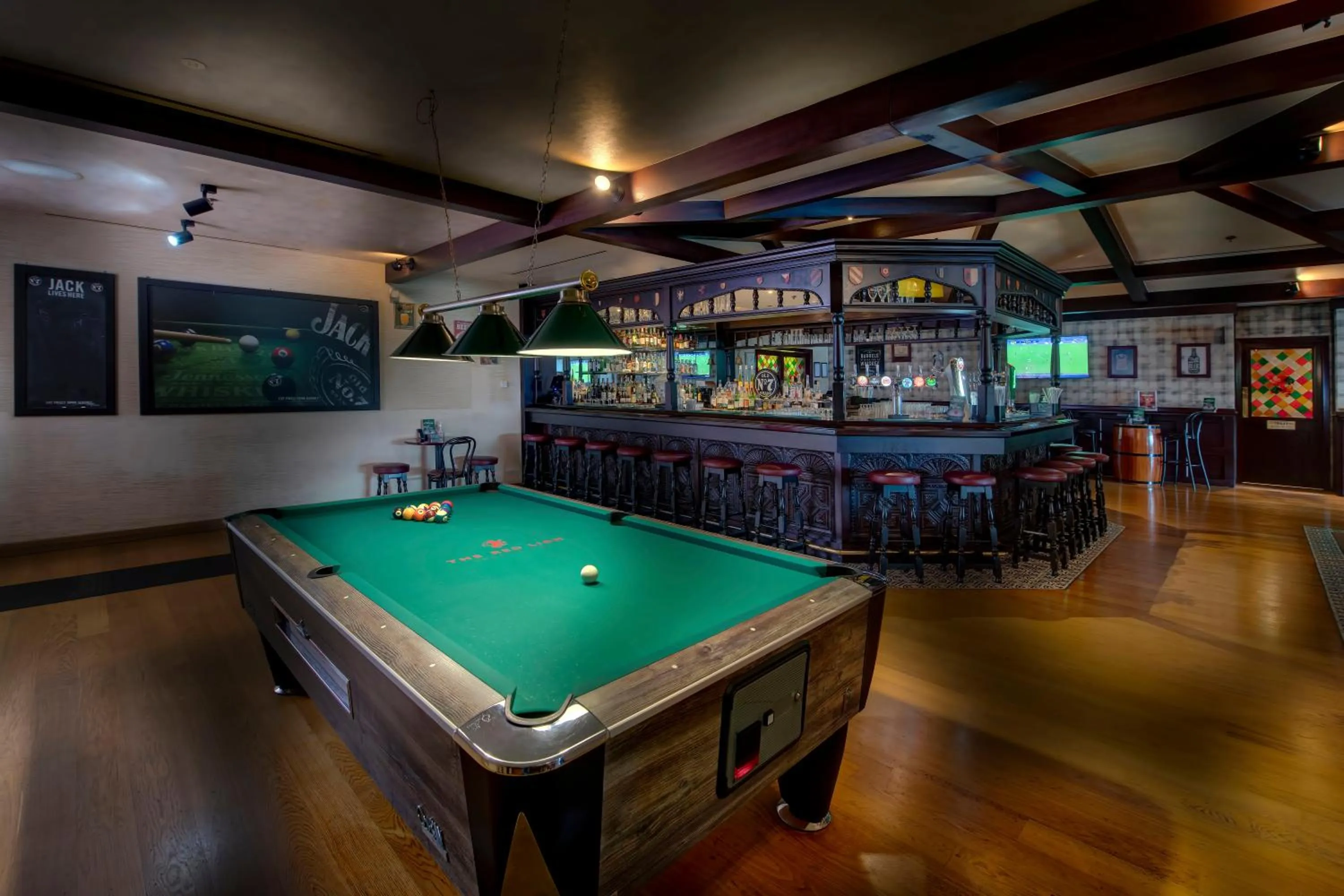 Restaurant/places to eat in Metropolitan Hotel Dubai