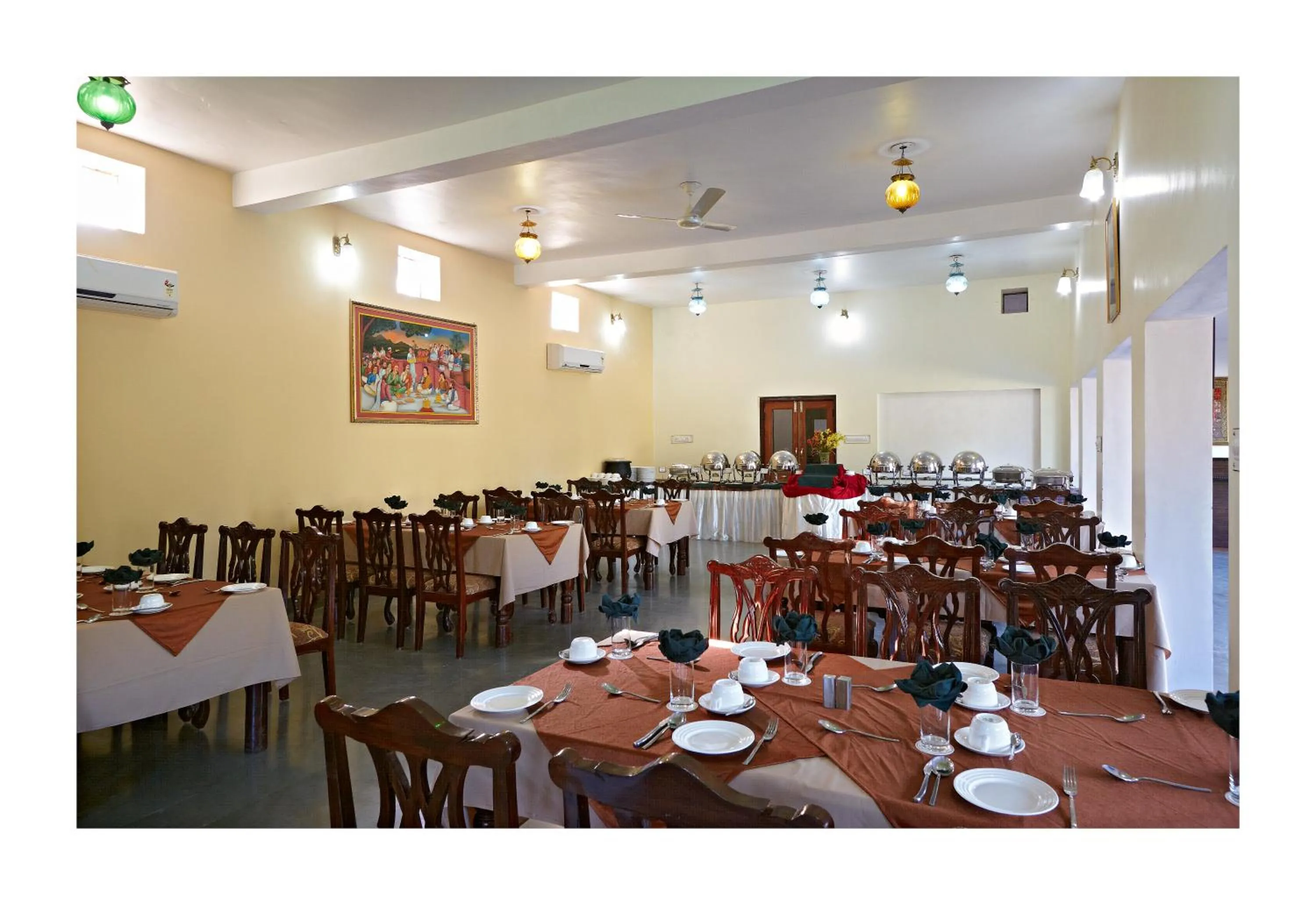 Restaurant/places to eat in Dhawala Resort By Aamod