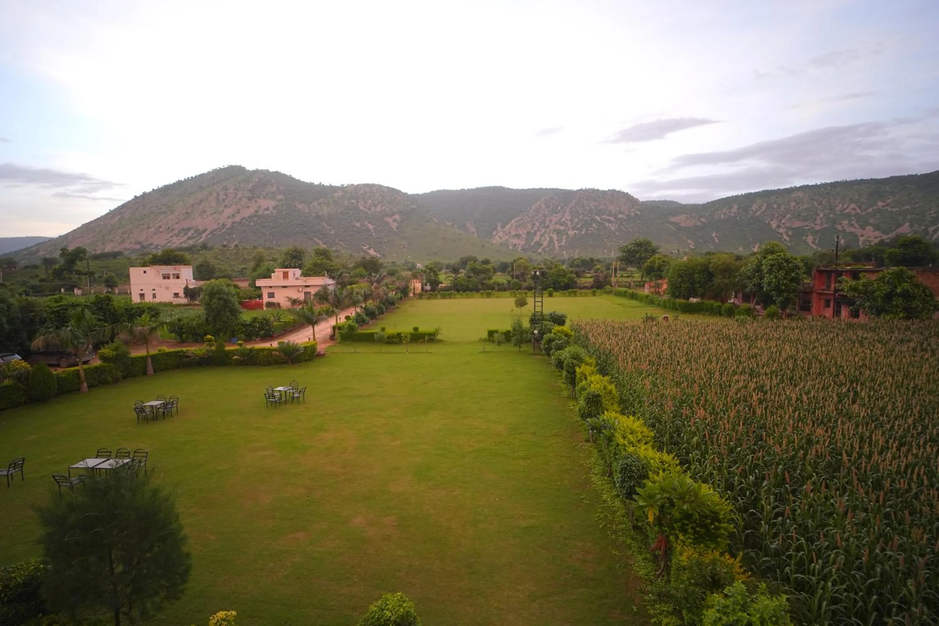 Dhawala Resort By Aamod