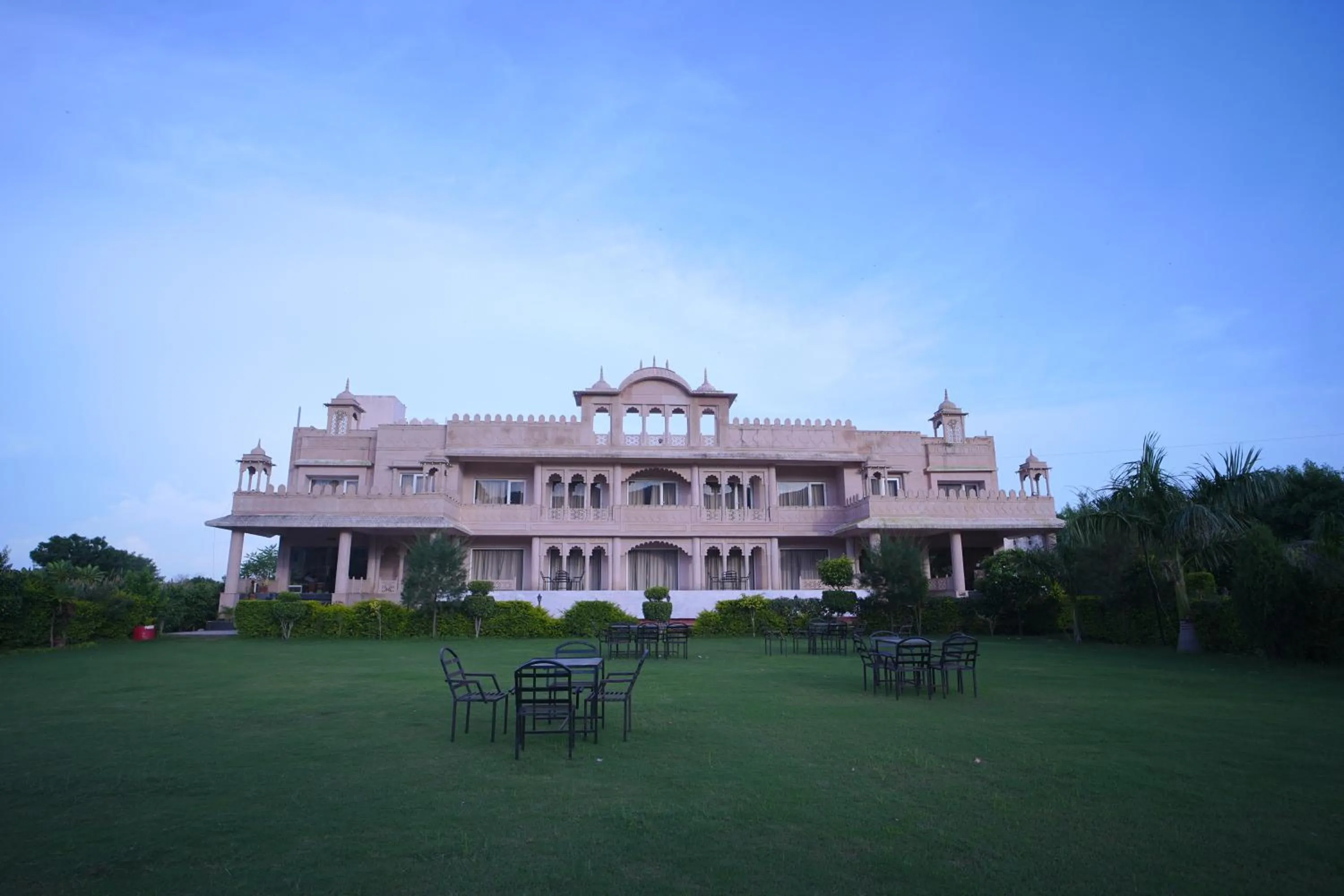 Dhawala Resort By Aamod