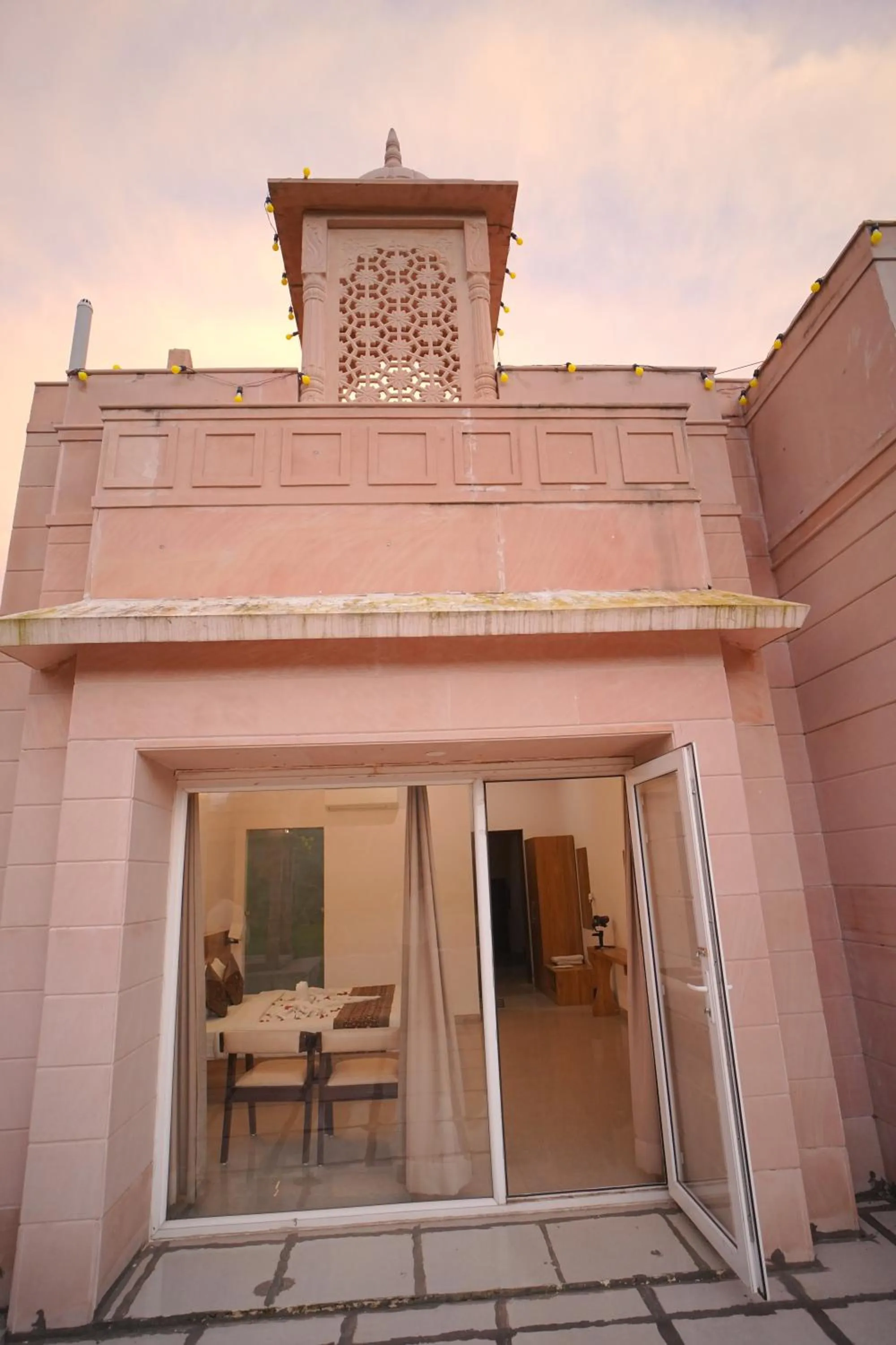 Dhawala Resort By Aamod