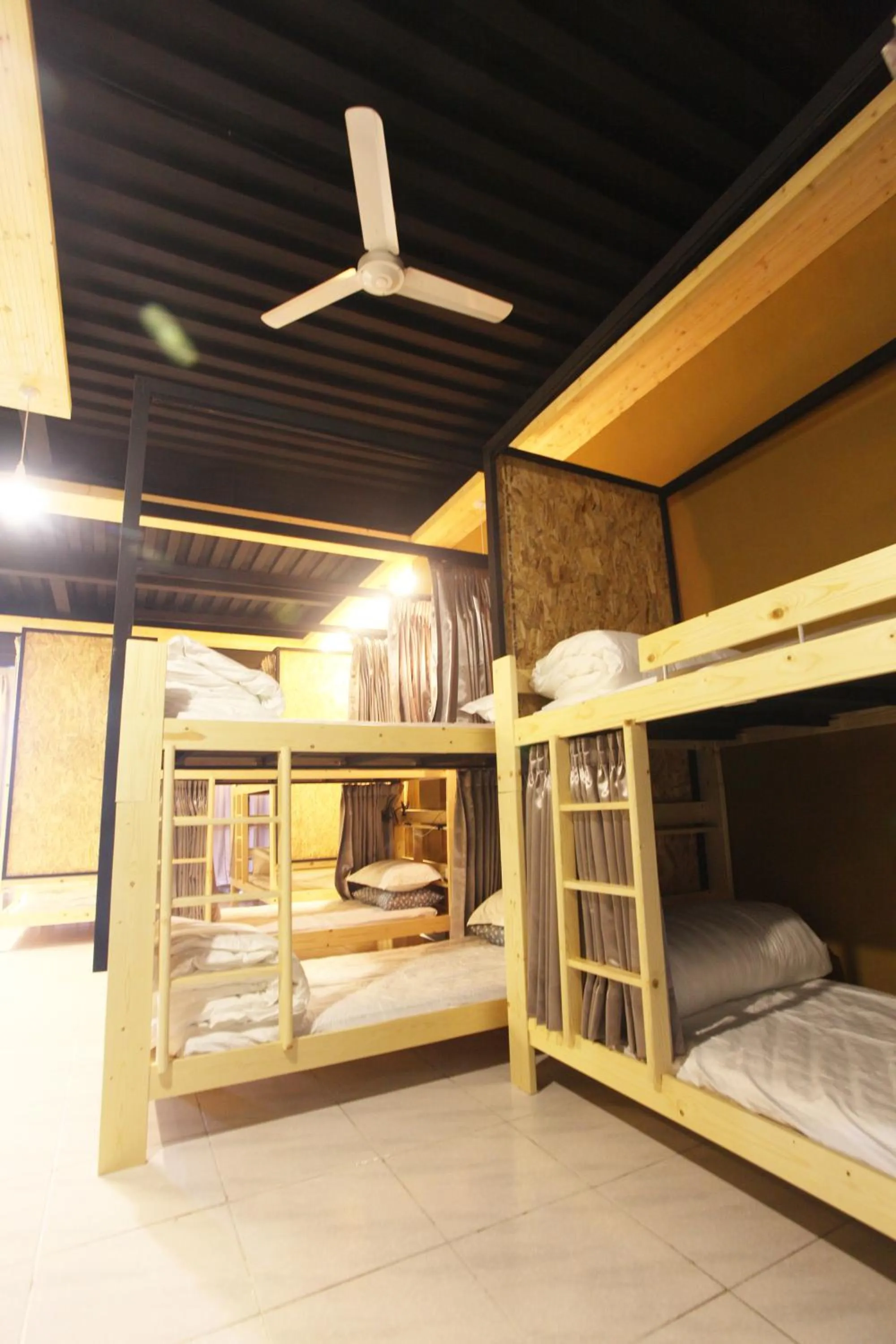 On site, Bed in Light Shadow