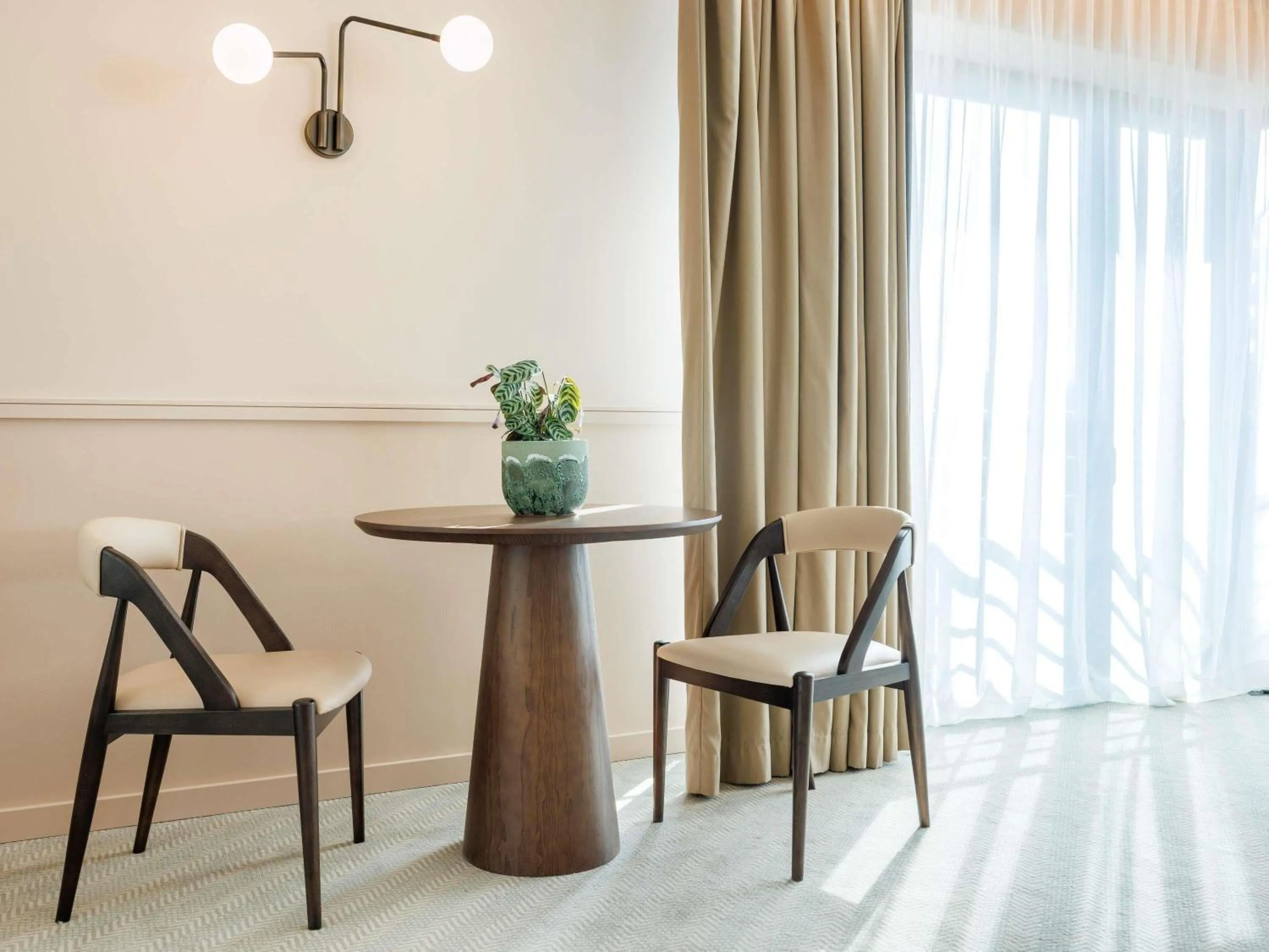 Photo of the whole room in Sofitel Brussels Europe