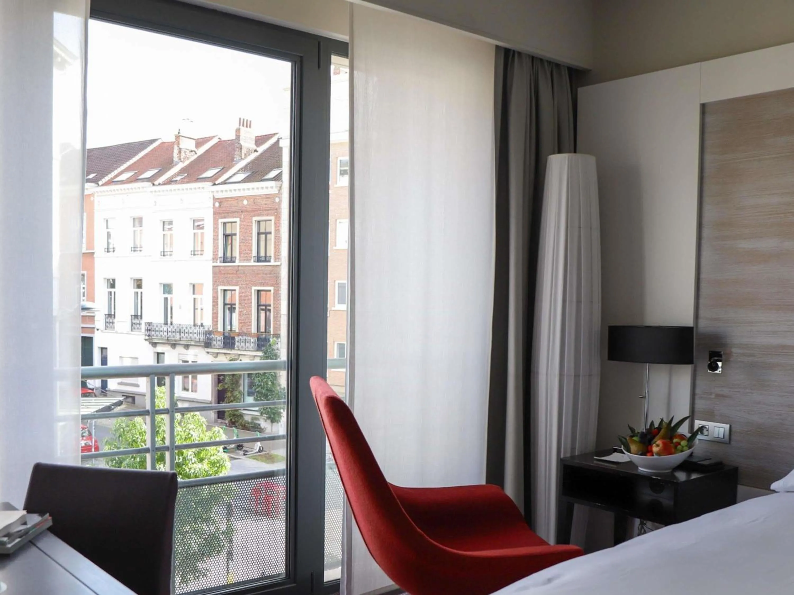 Bedroom, Bed in Sofitel Brussels Europe