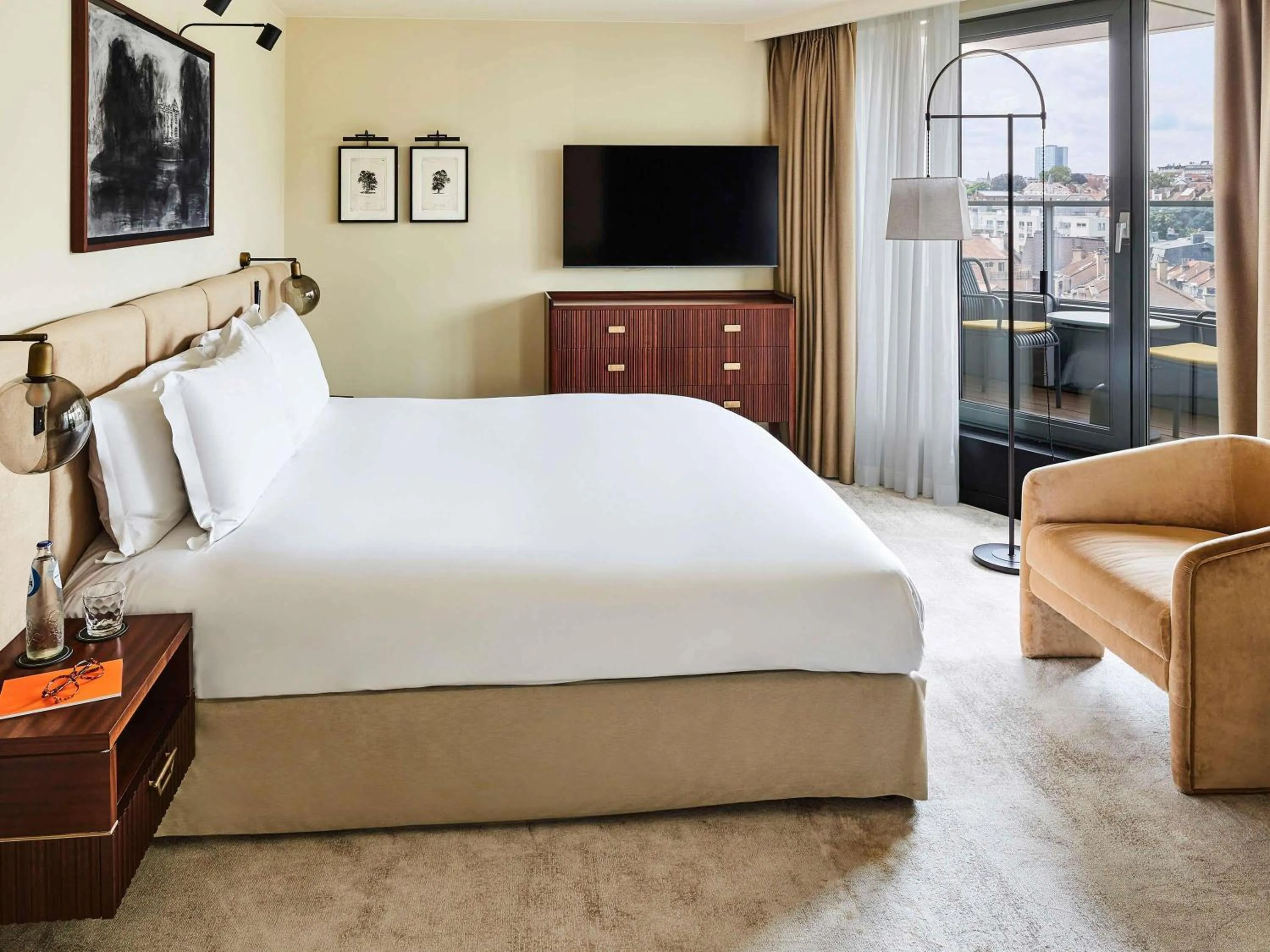 Bedroom, Bed in Sofitel Brussels Europe