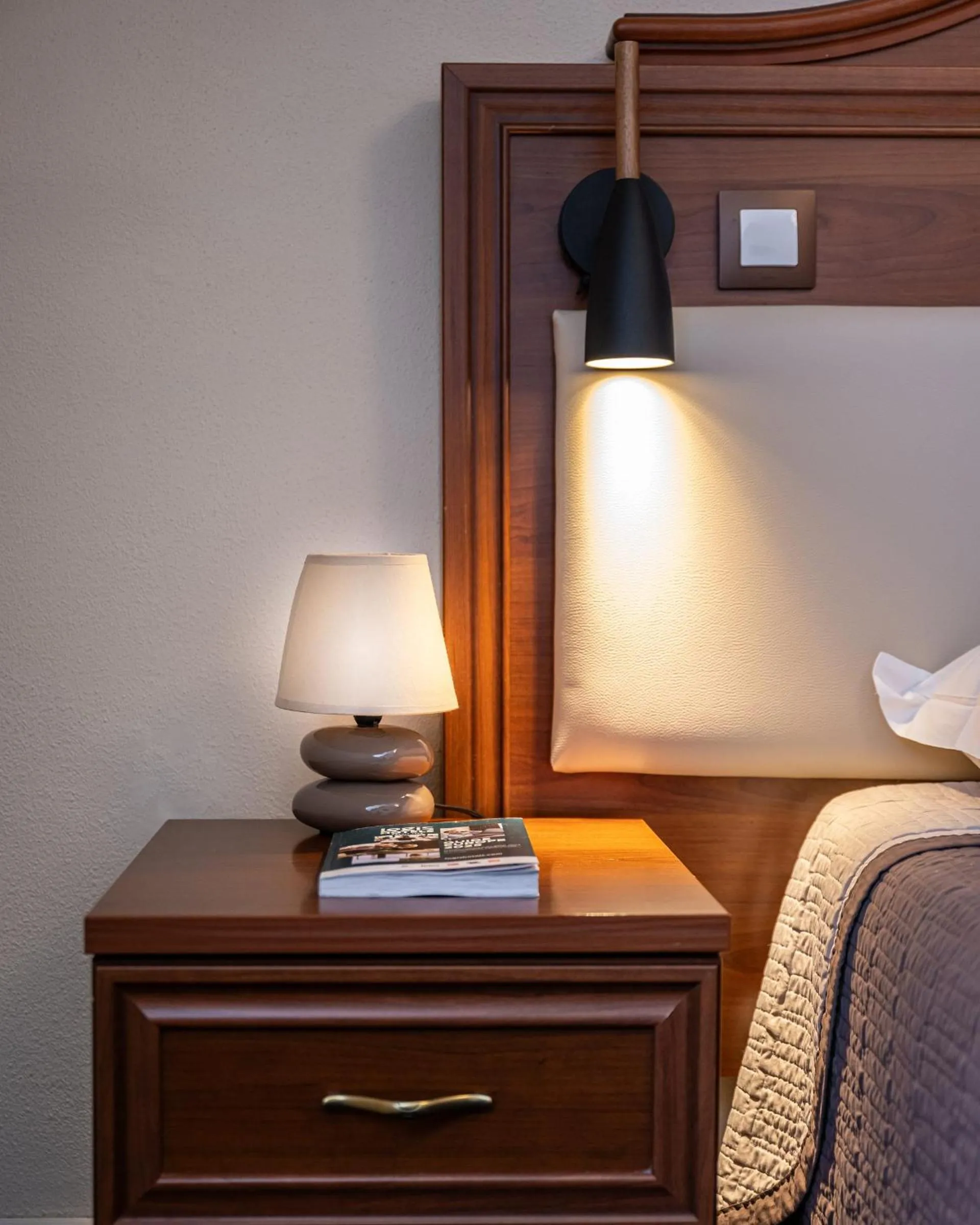 Bedroom, Bed in Logis Hôtel Central