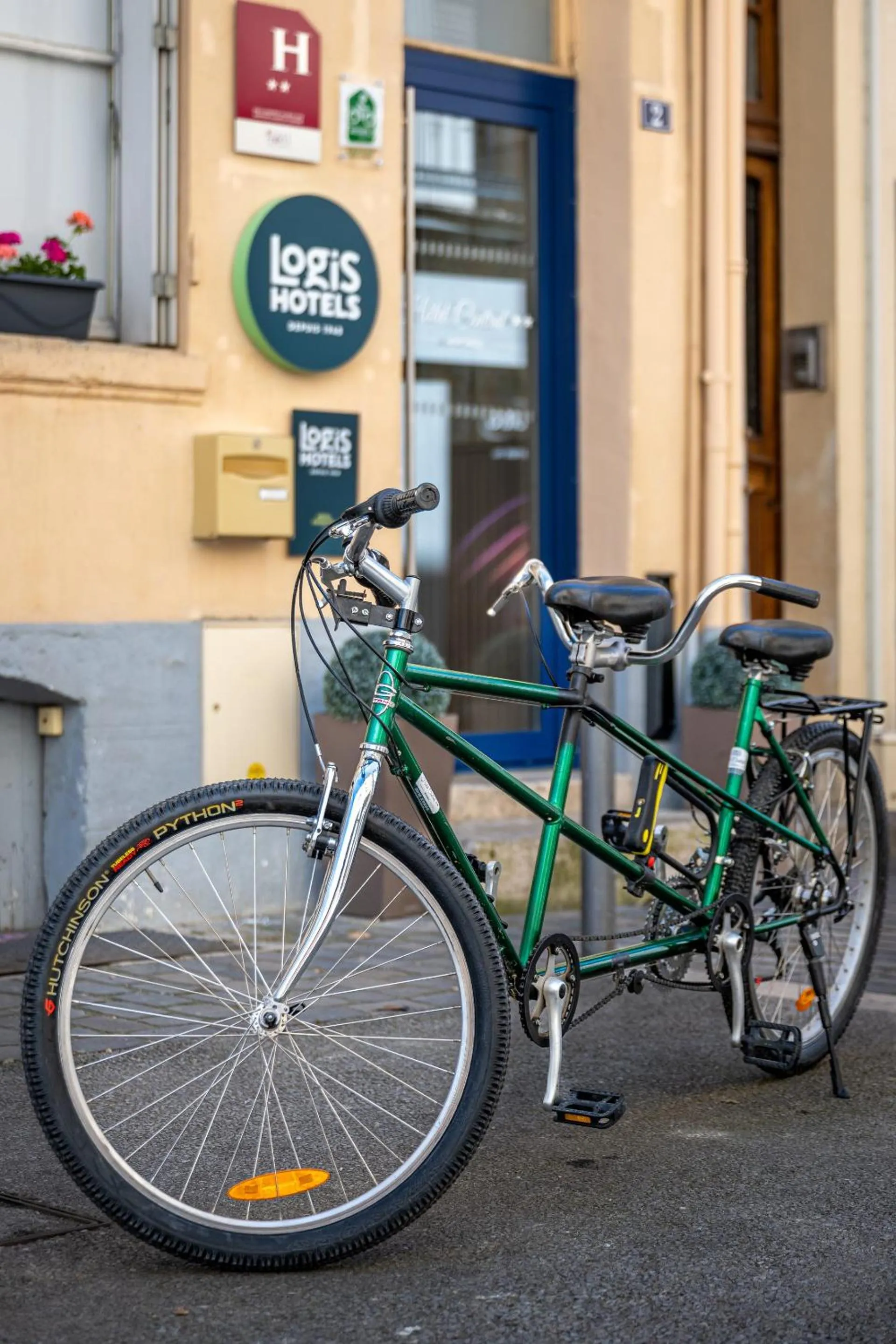 Facade/entrance in Logis Hôtel Central