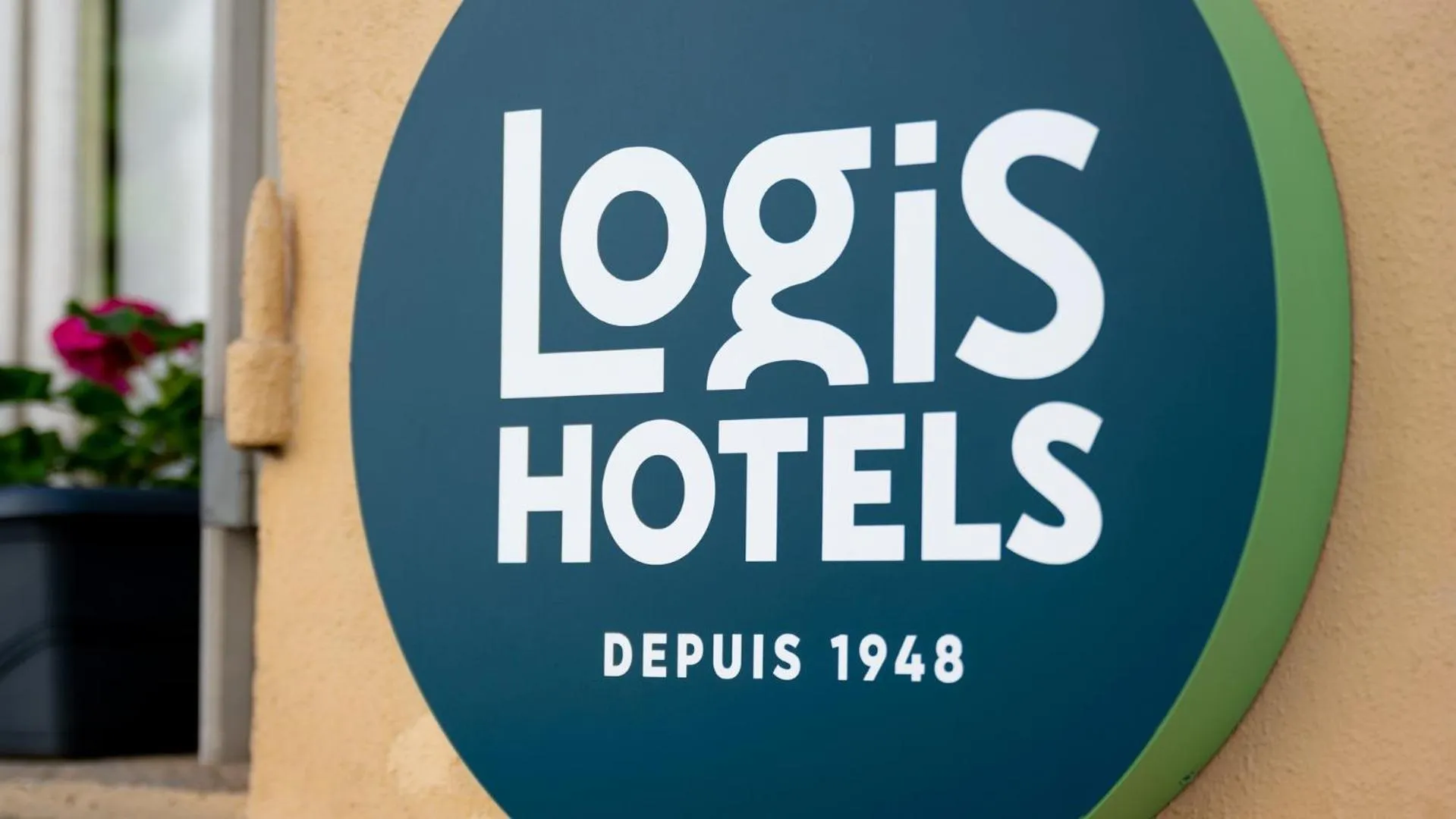 Property logo or sign in Logis Hôtel Central