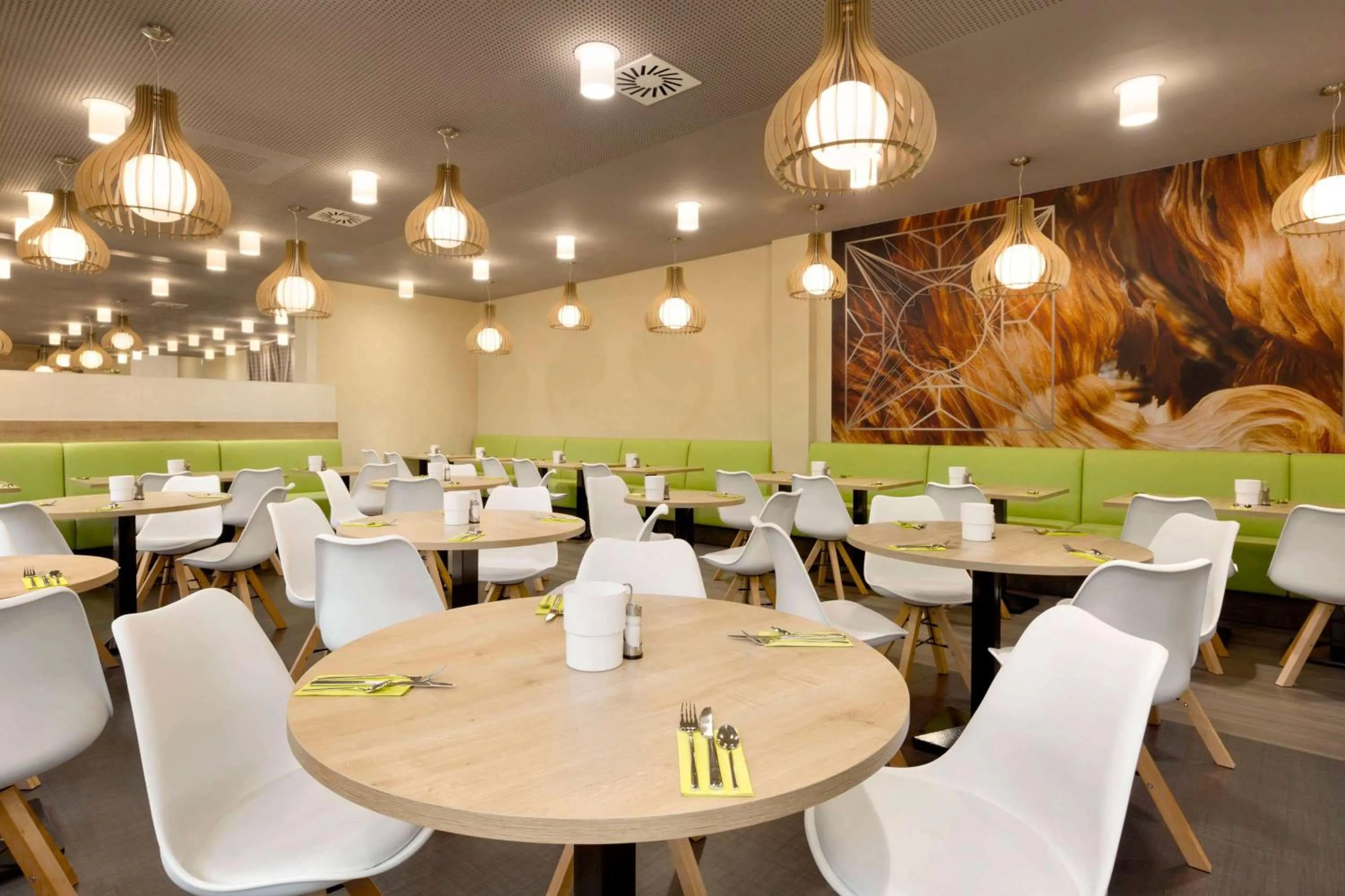 Restaurant/places to eat in Super 8 Freiburg