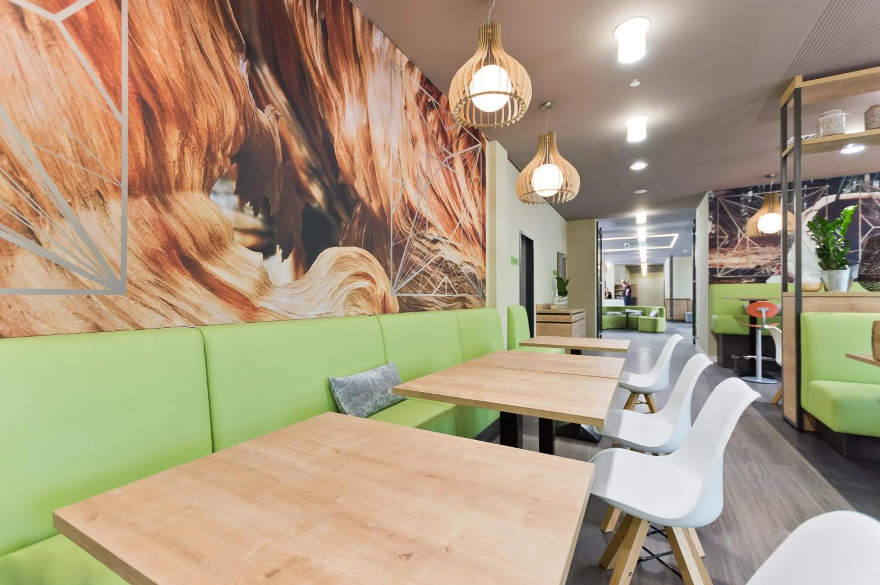 Restaurant/places to eat in Super 8 Freiburg