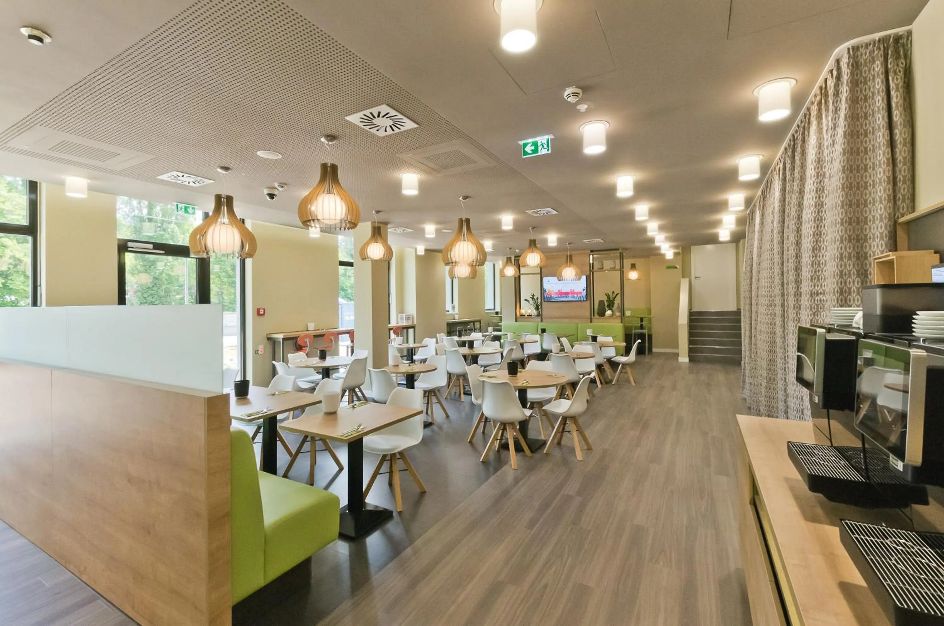 Restaurant/places to eat in Super 8 Freiburg