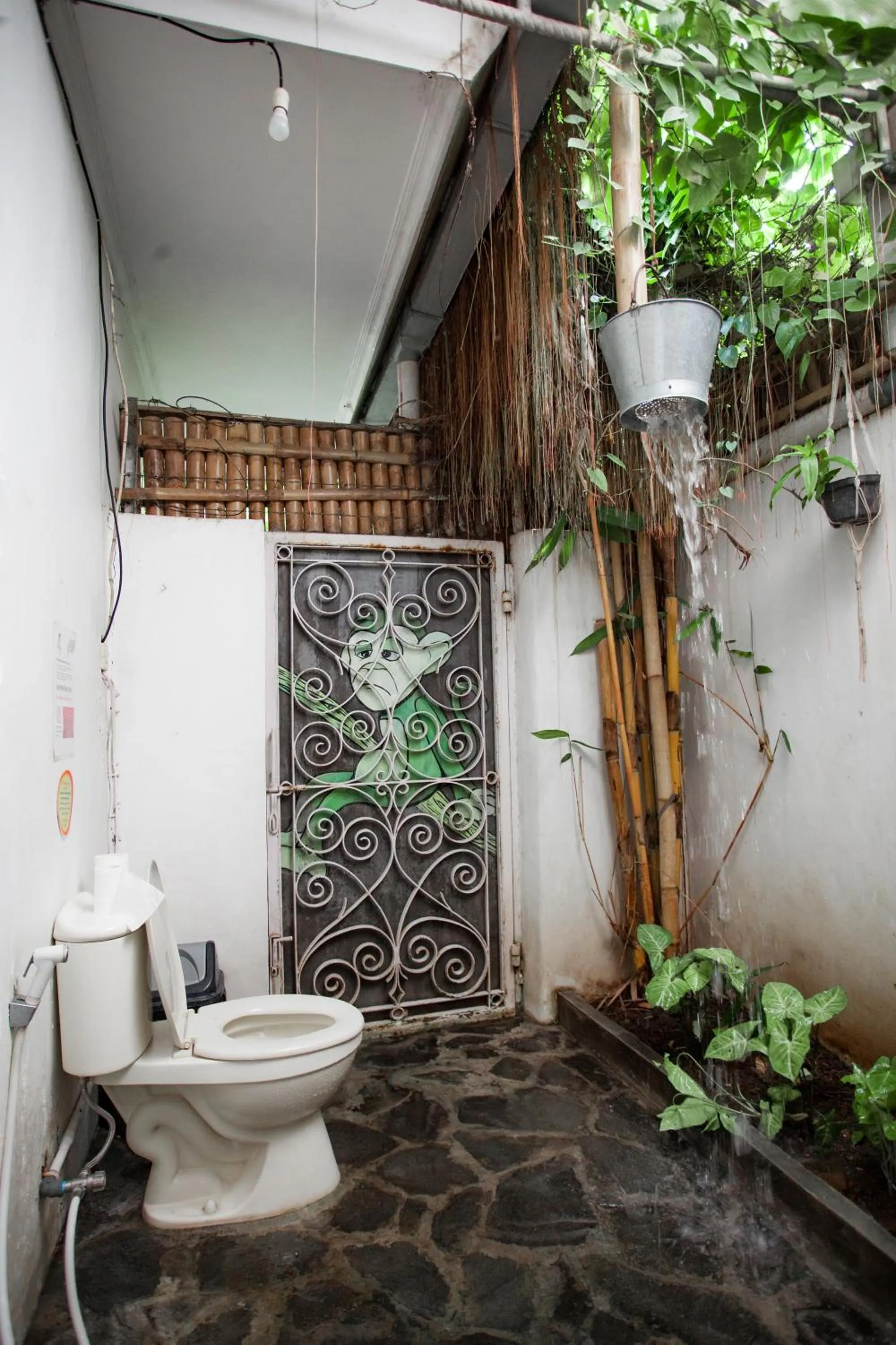 Shower in Happy Buddha Yogyakarta