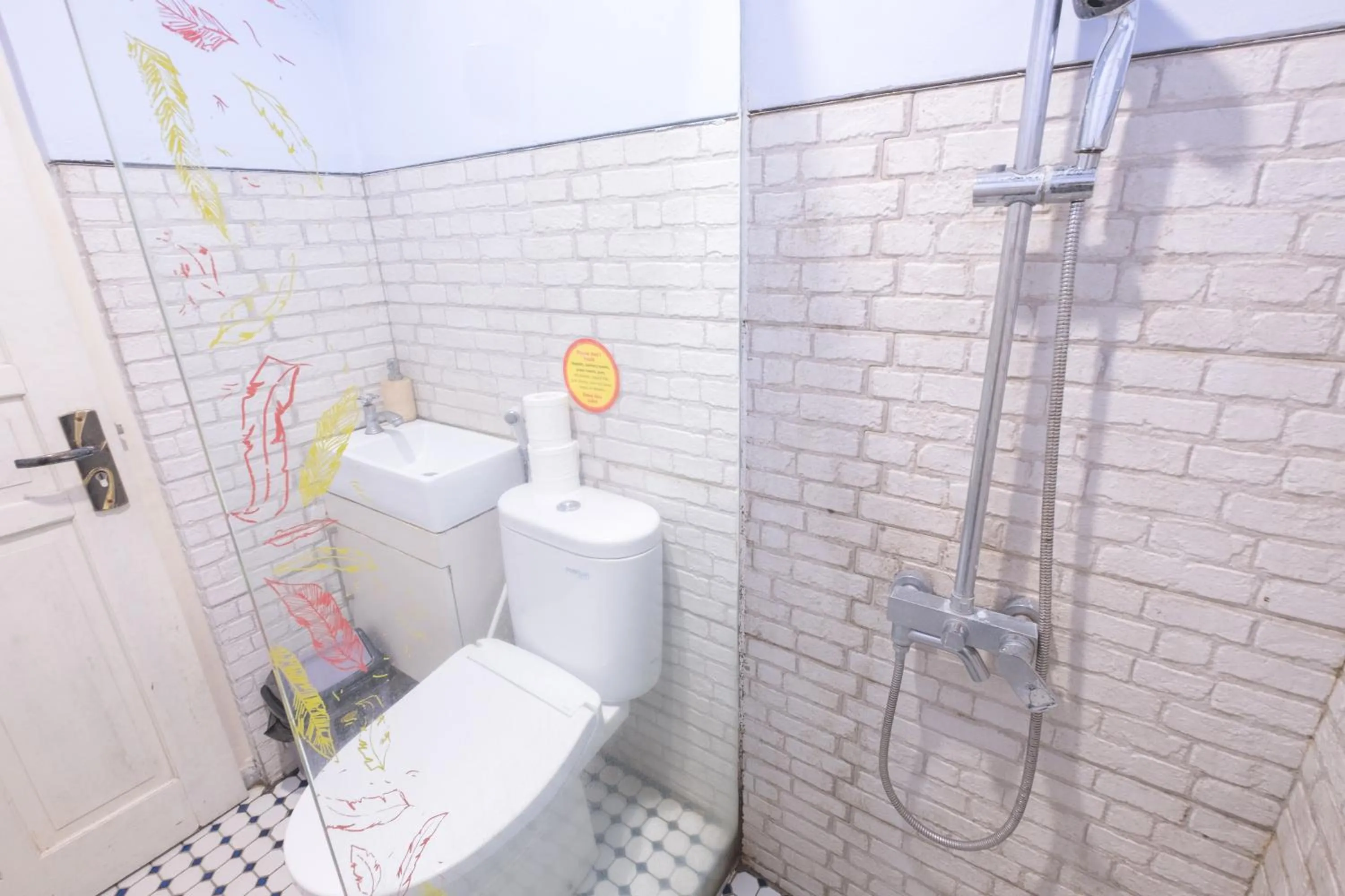 Shower in Happy Buddha Yogyakarta