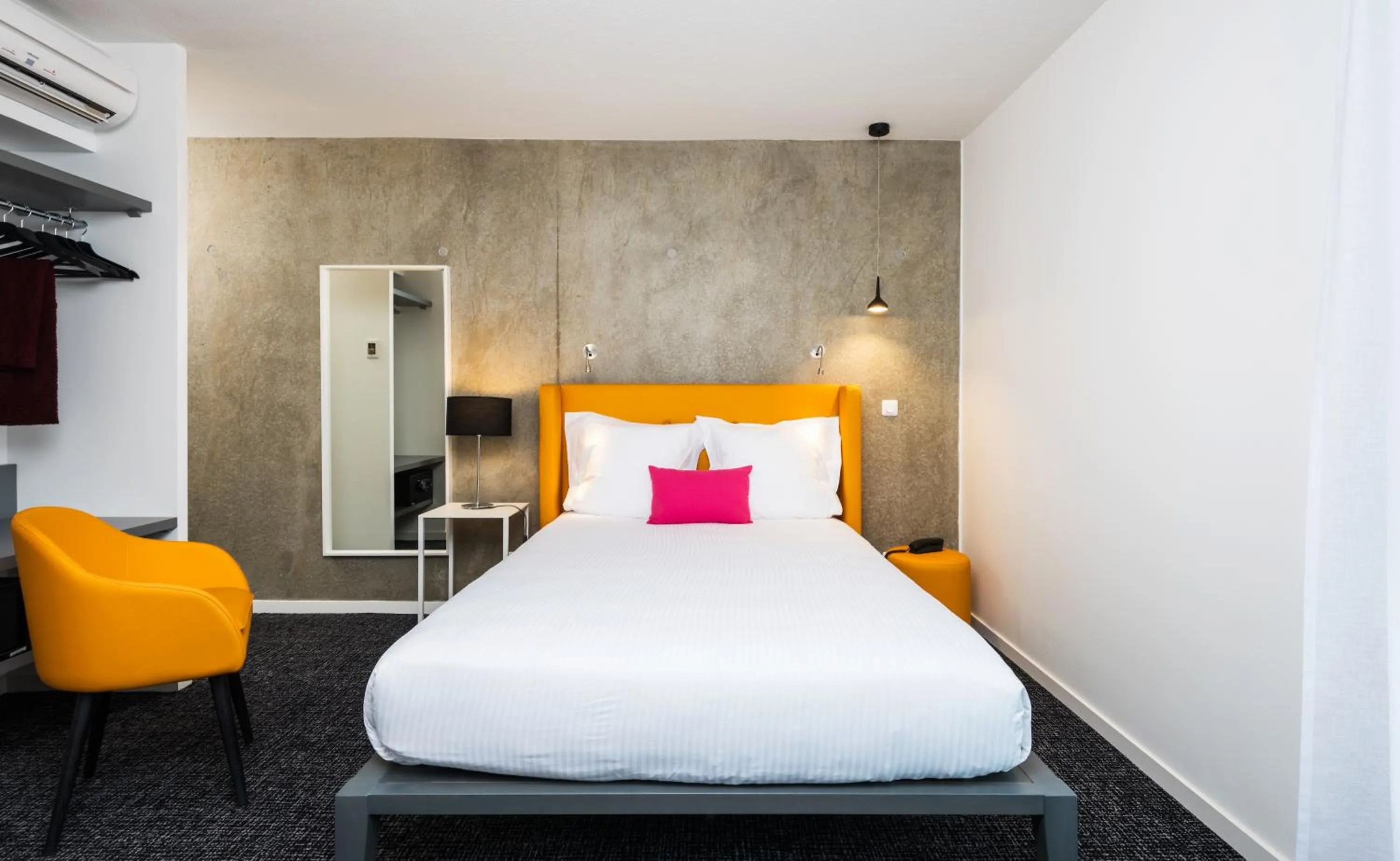 Photo of the whole room, Bed in Ténéo Apparthotel Talence Espeleta - Bordeaux Sud