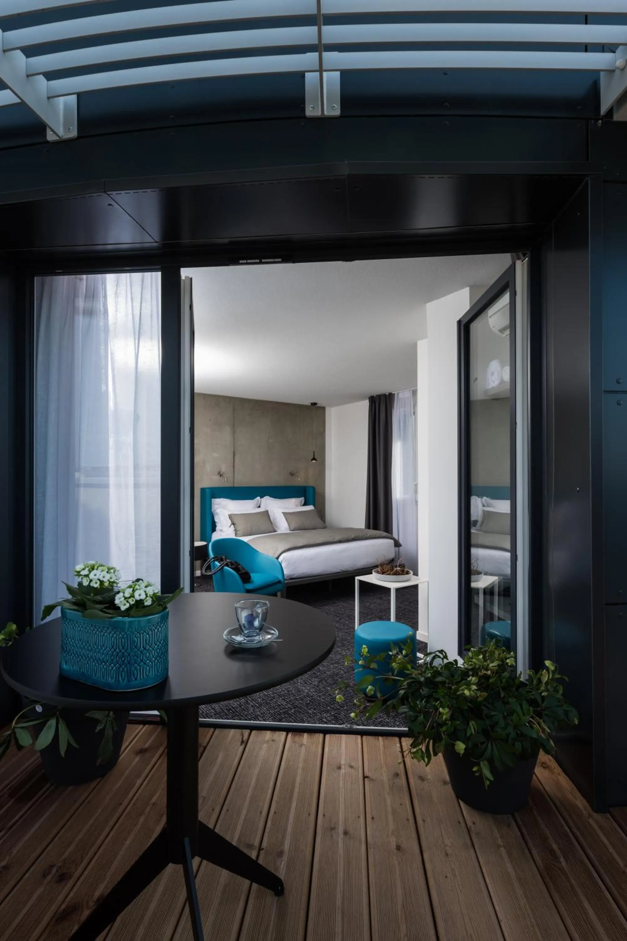 Property building, Bed in Ténéo Apparthotel Talence Espeleta - Bordeaux Sud