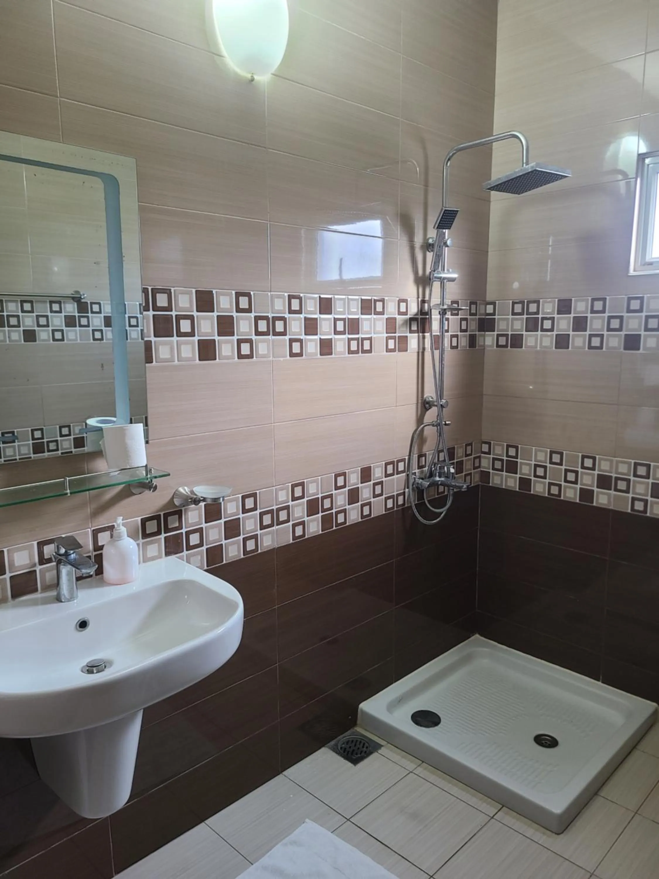 Bathroom in GG Lodge Mirissa