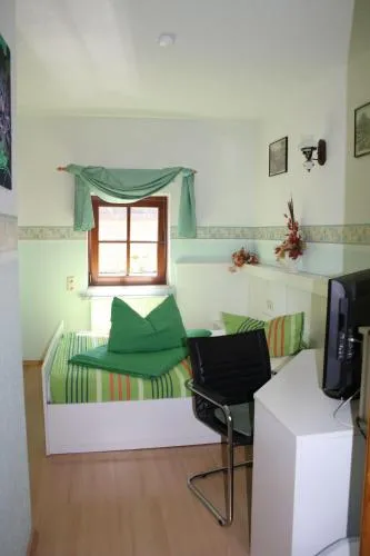 Bed in Doppelzimmer-in-Wiesa